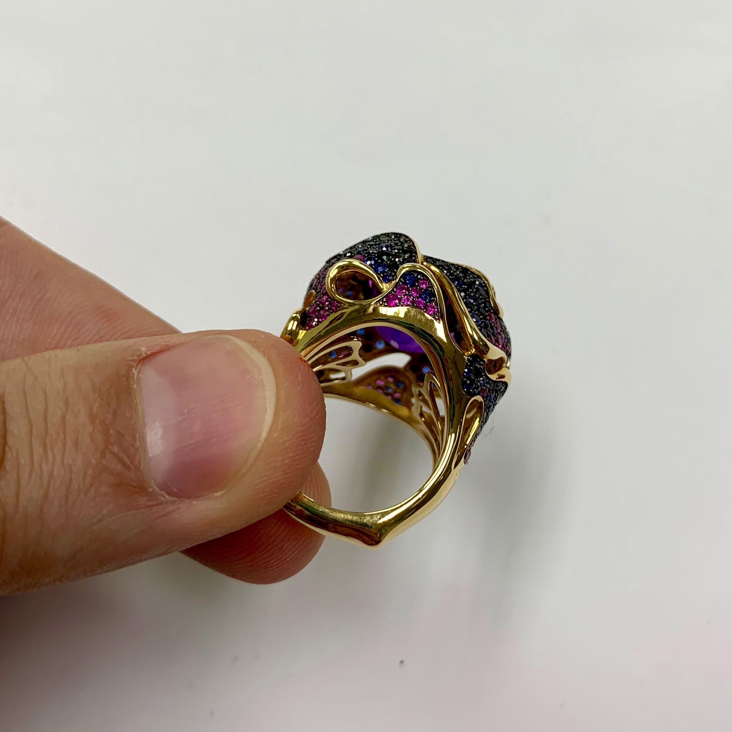 18 Karat Gelbgold Ring mit Amethyst 11,87 Karat rosa, blauer und schwarzer Saphir im Zustand „Neu“ im Angebot in Bangkok, TH
