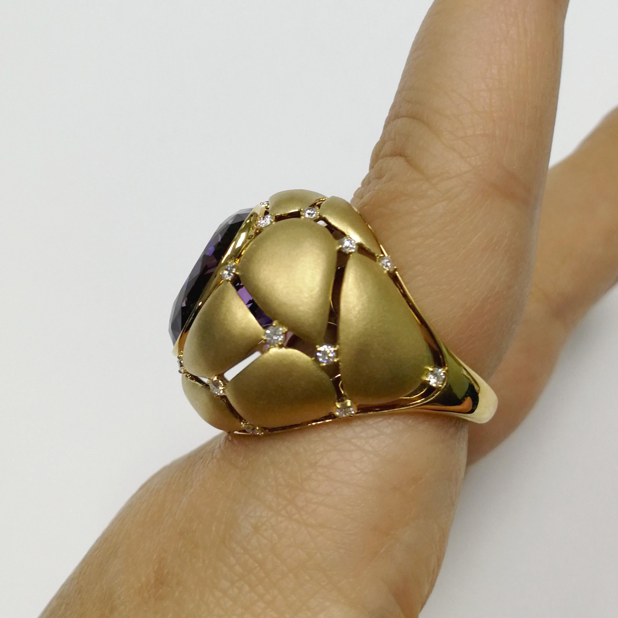Amethyst 12.09 Carat White Diamonds 18 Karat Yellow Gold Ring 3