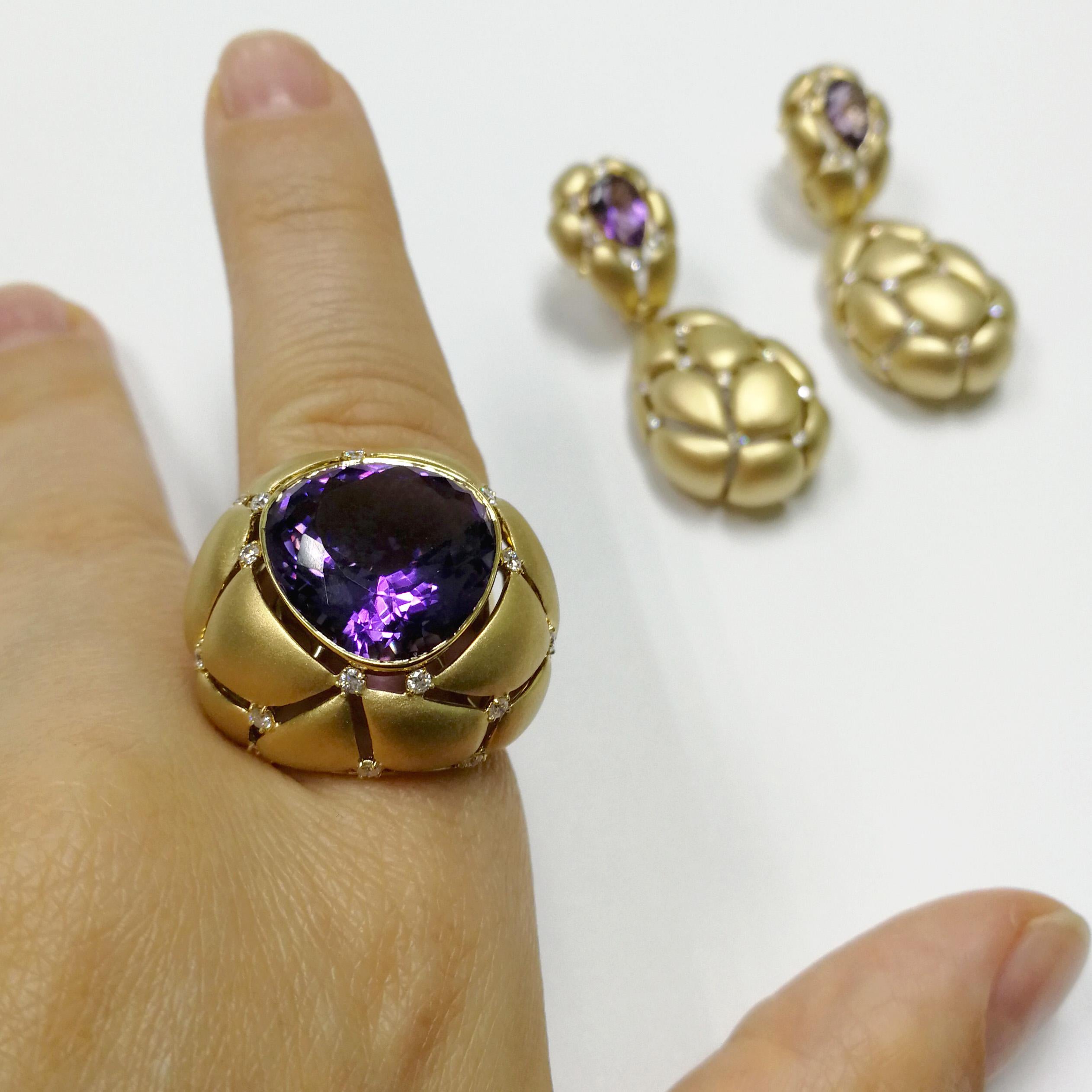 Amethyst 12.09 Carat White Diamonds 18 Karat Yellow Gold Ring 4