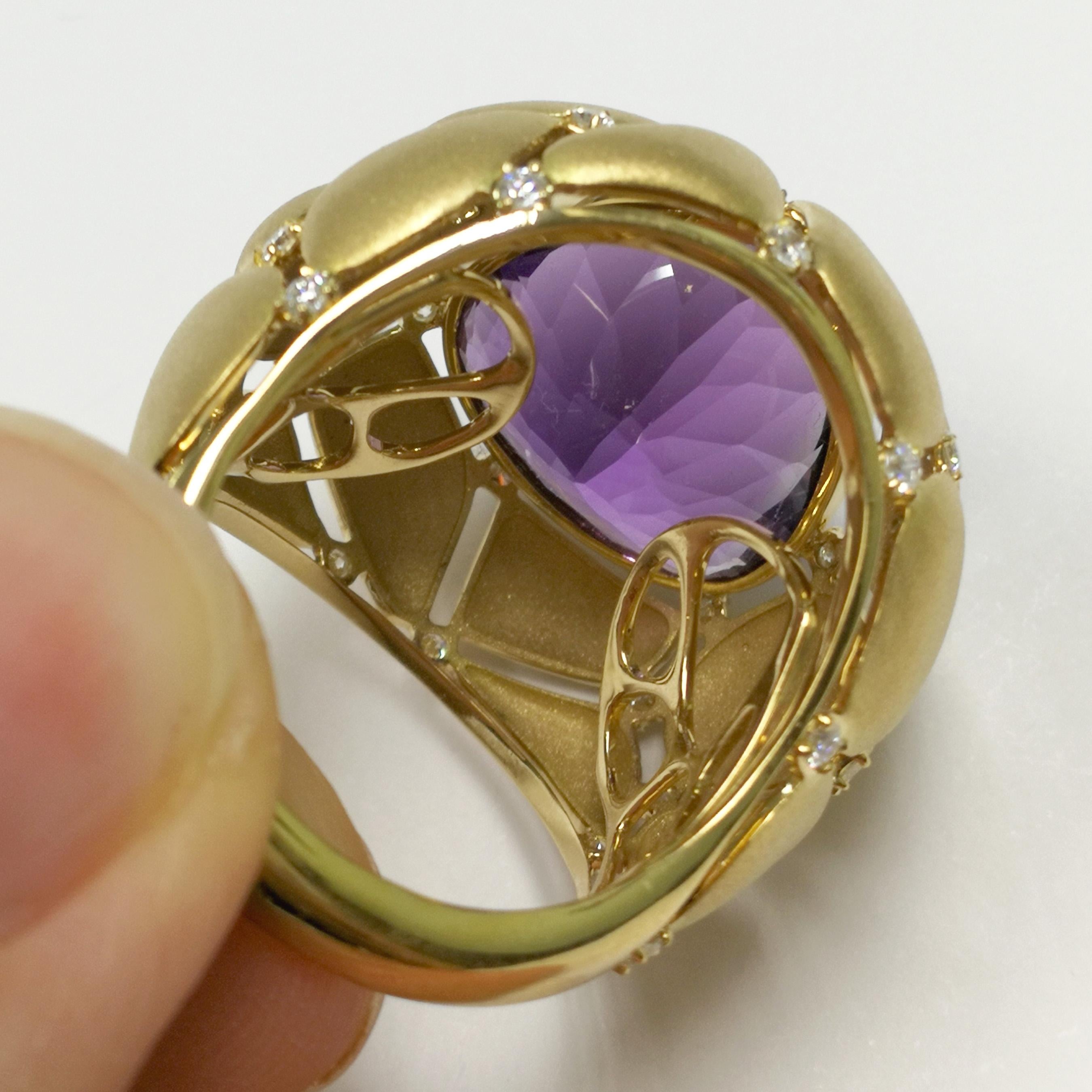 Contemporary Amethyst 12.09 Carat White Diamonds 18 Karat Yellow Gold Ring For Sale