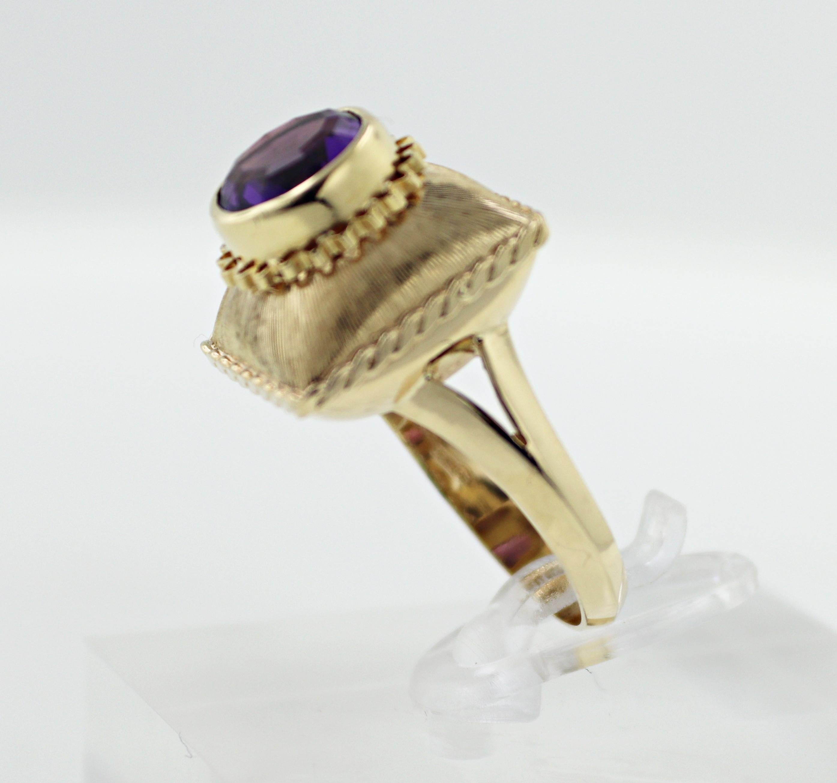 Women's or Men's Amethyst 14k Yellow Gold Ring For Sale