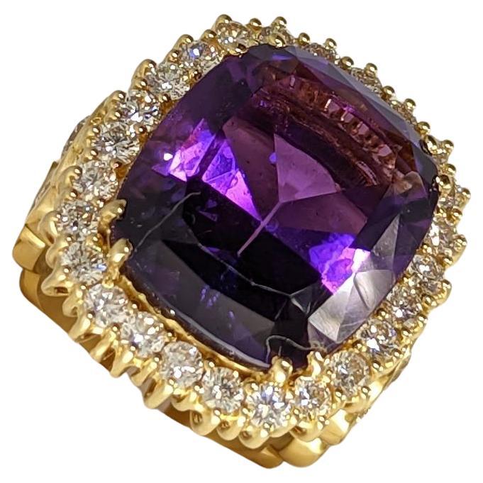 Amethyst '16.12 Cts', Diamond '33=2.86 Cts', 18K Yellow Gold Ring