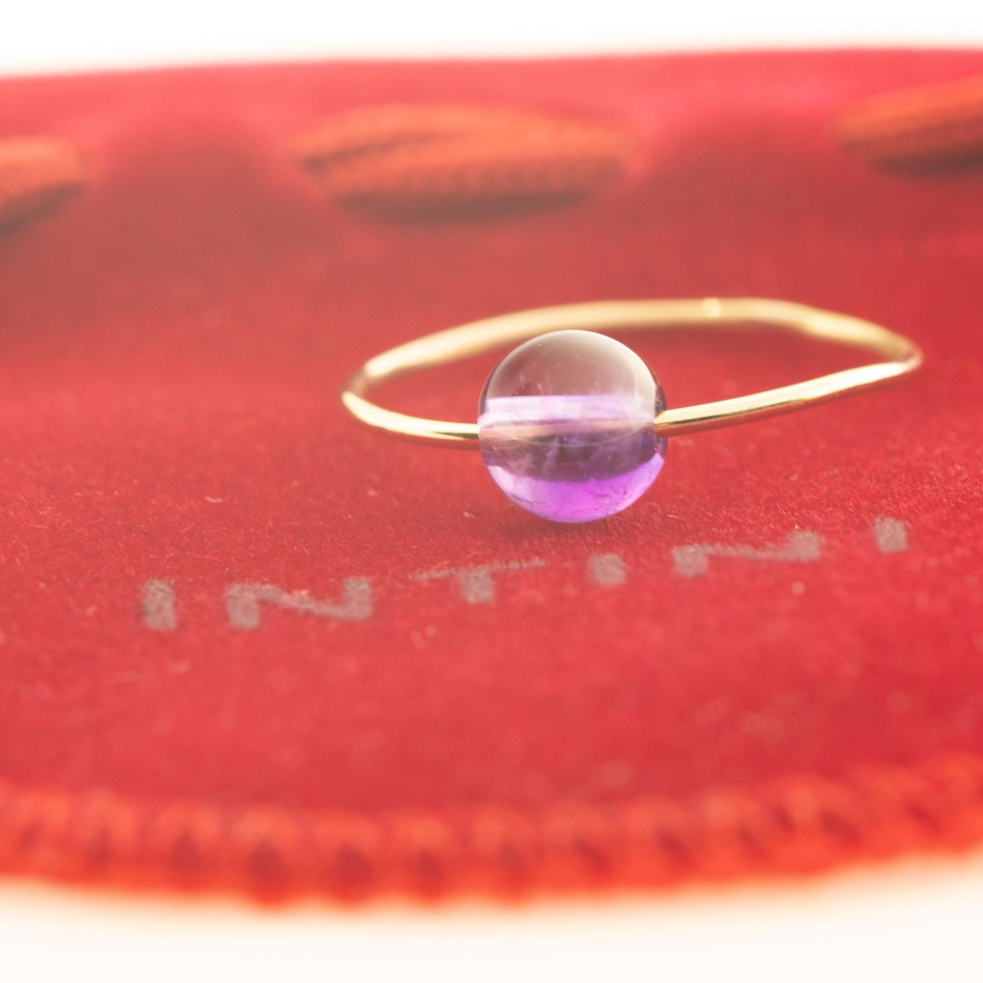 Moderno Anello a fascia boho chic con perline in oro giallo 18 carati con ametista Intini Jewels in vendita