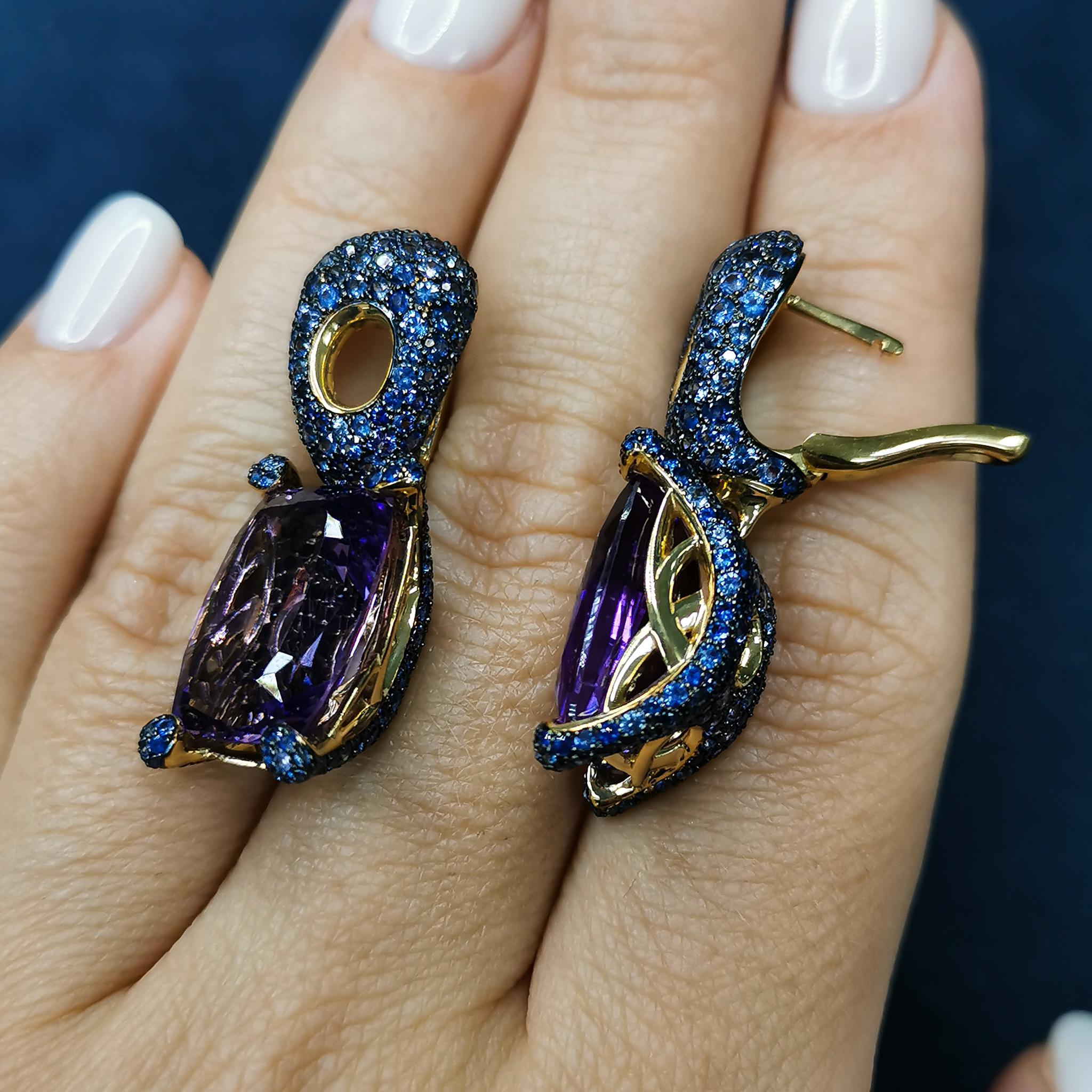 Amethyst 18.50 Carat Blue Sapphires 18 Karat Yellow Gold Earrings In New Condition For Sale In Bangkok, TH