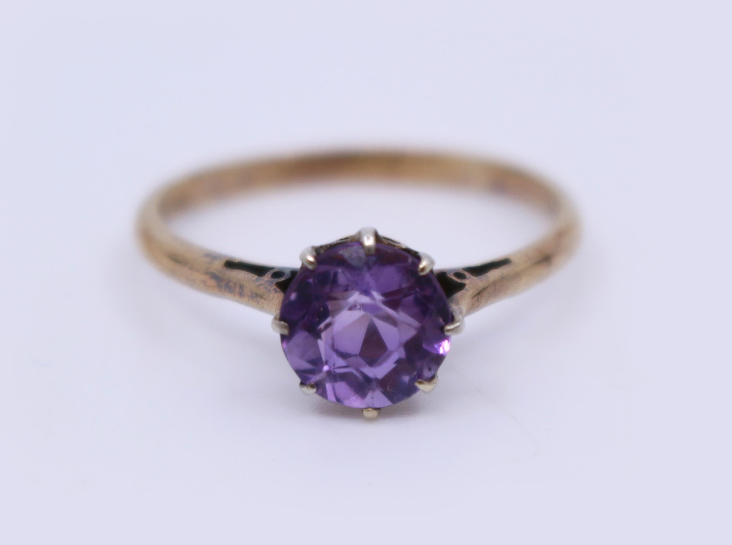 Period:
Modern

Stone
Vibrant purple amethyst, measuring approximate 7 x 7 mm.

Gold 
18-carat gold, stamped

Weight 
2.1 g

Ring size:
O 1/2 (UK), 7.5 (US)

Condition:
Very good vintage condition


 

Amethyst 18-carat yellow