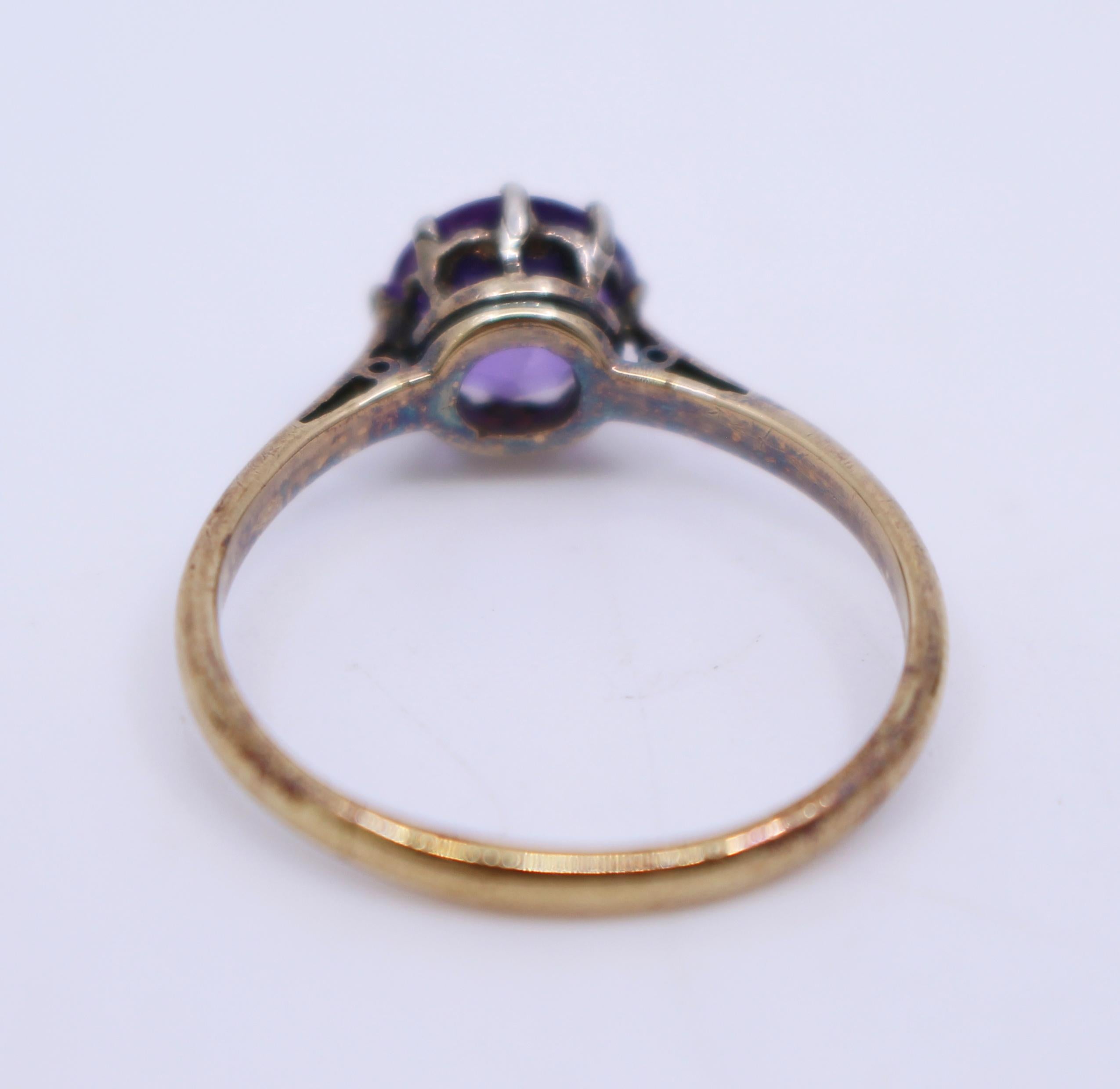 20th Century Amethyst 18-Carat Yellow Gold Ring For Sale