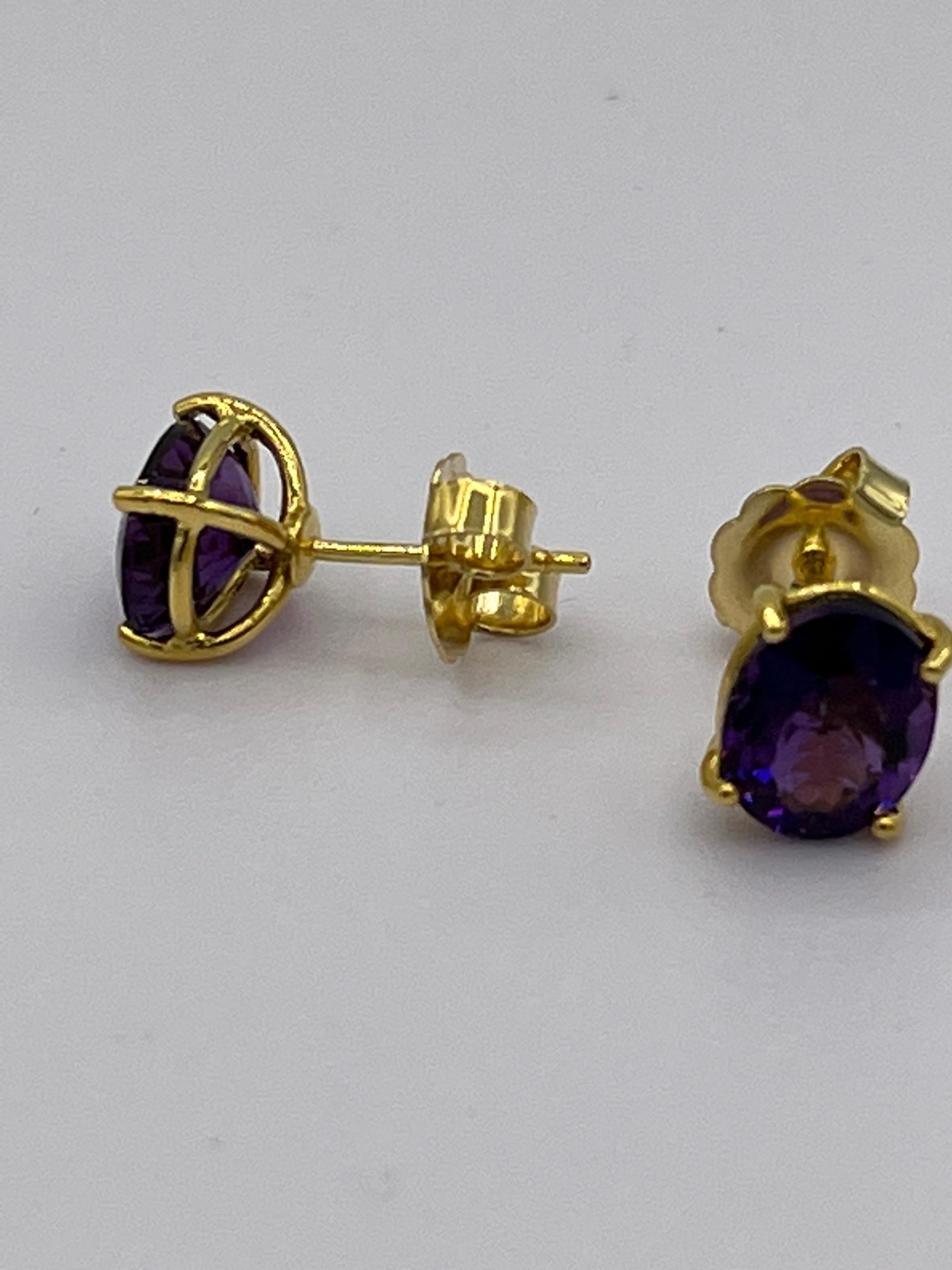 Amethyst 2 carat earring stud For Sale 1