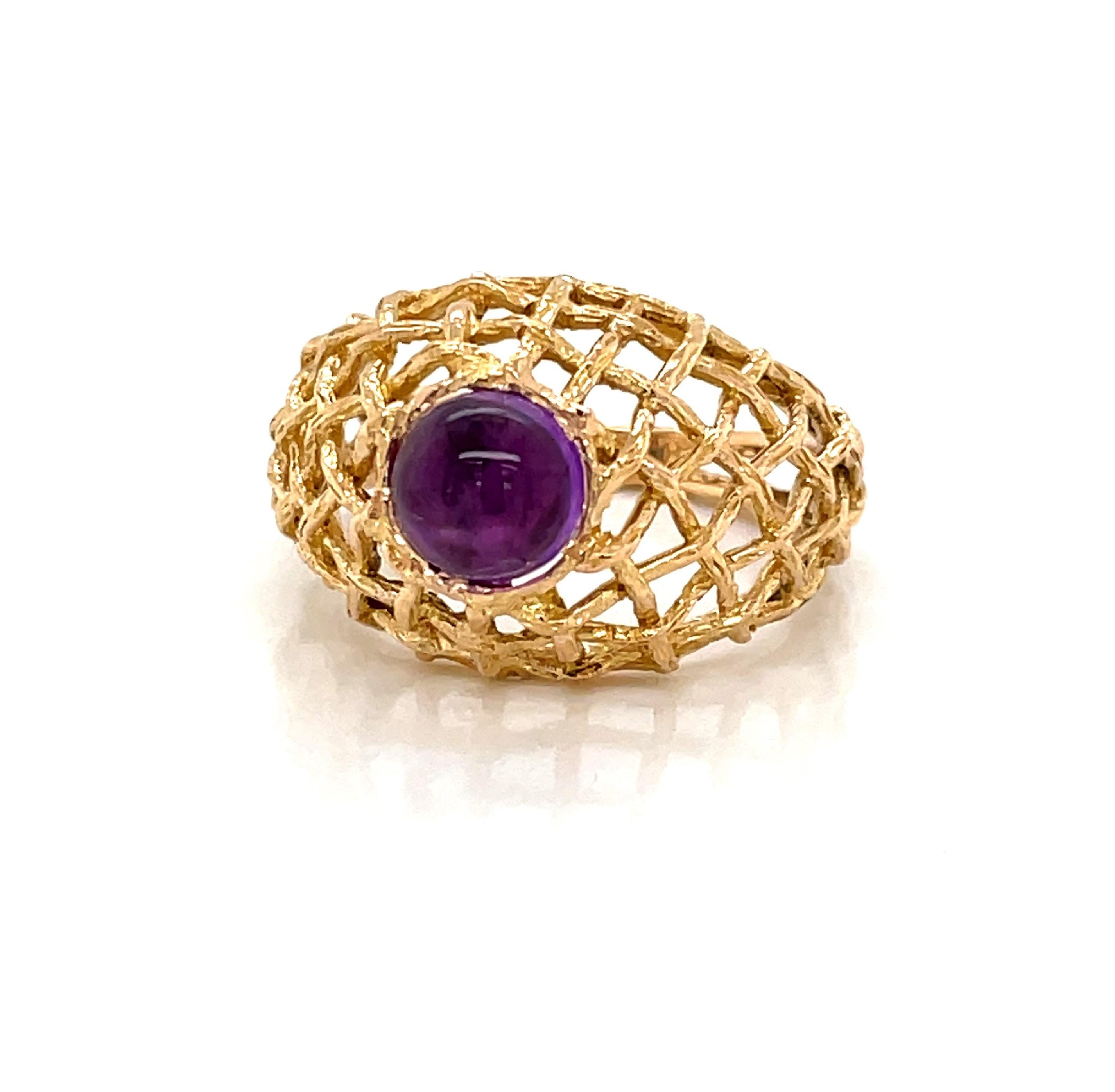 Kuppelring mit Korbgeflecht aus 20 Karat Gelbgold mit Amethyst (Cabochon)
