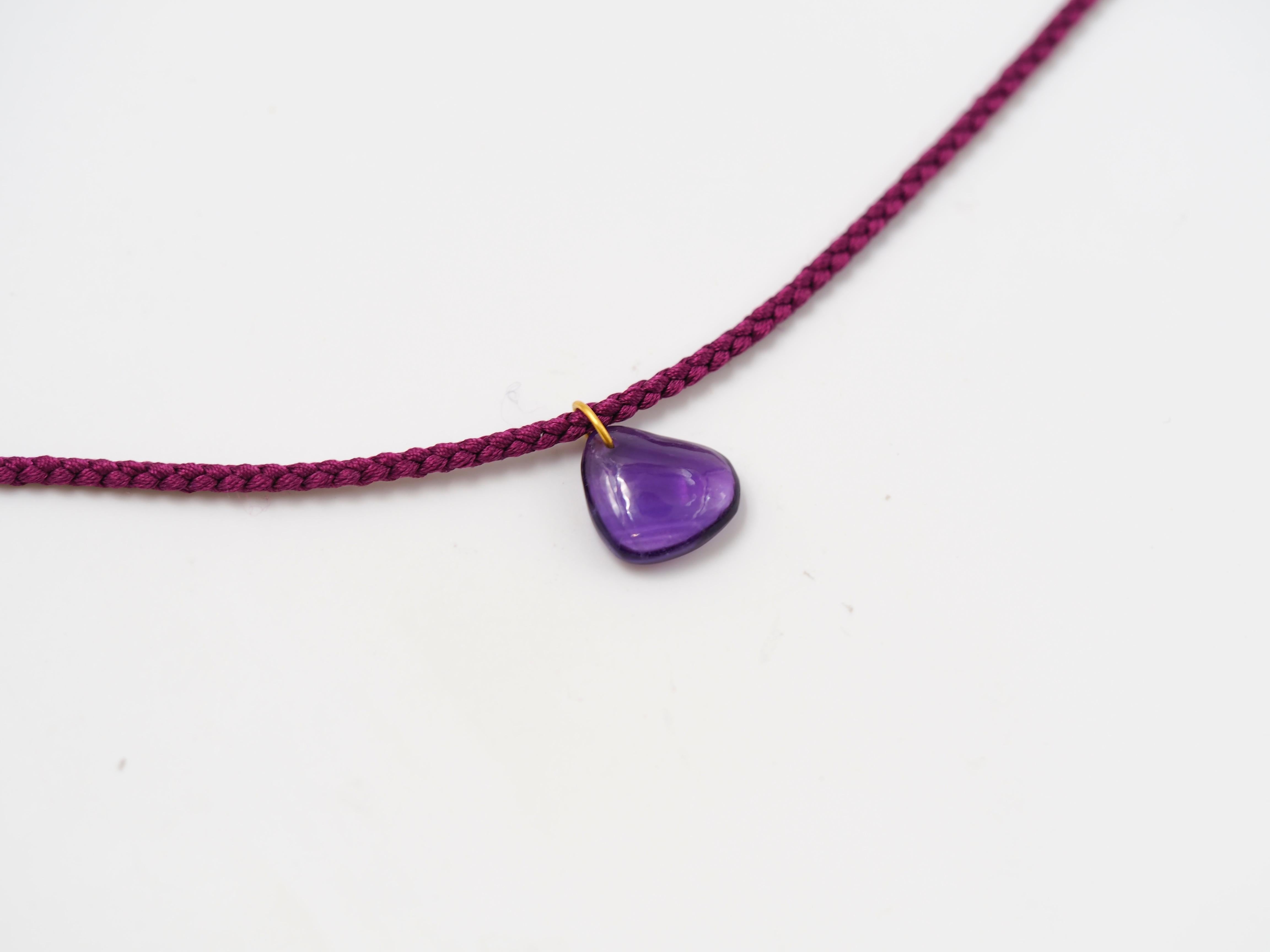 Halskette mit Anhänger aus 22 Karat Gold mit Amethyst im Angebot 1