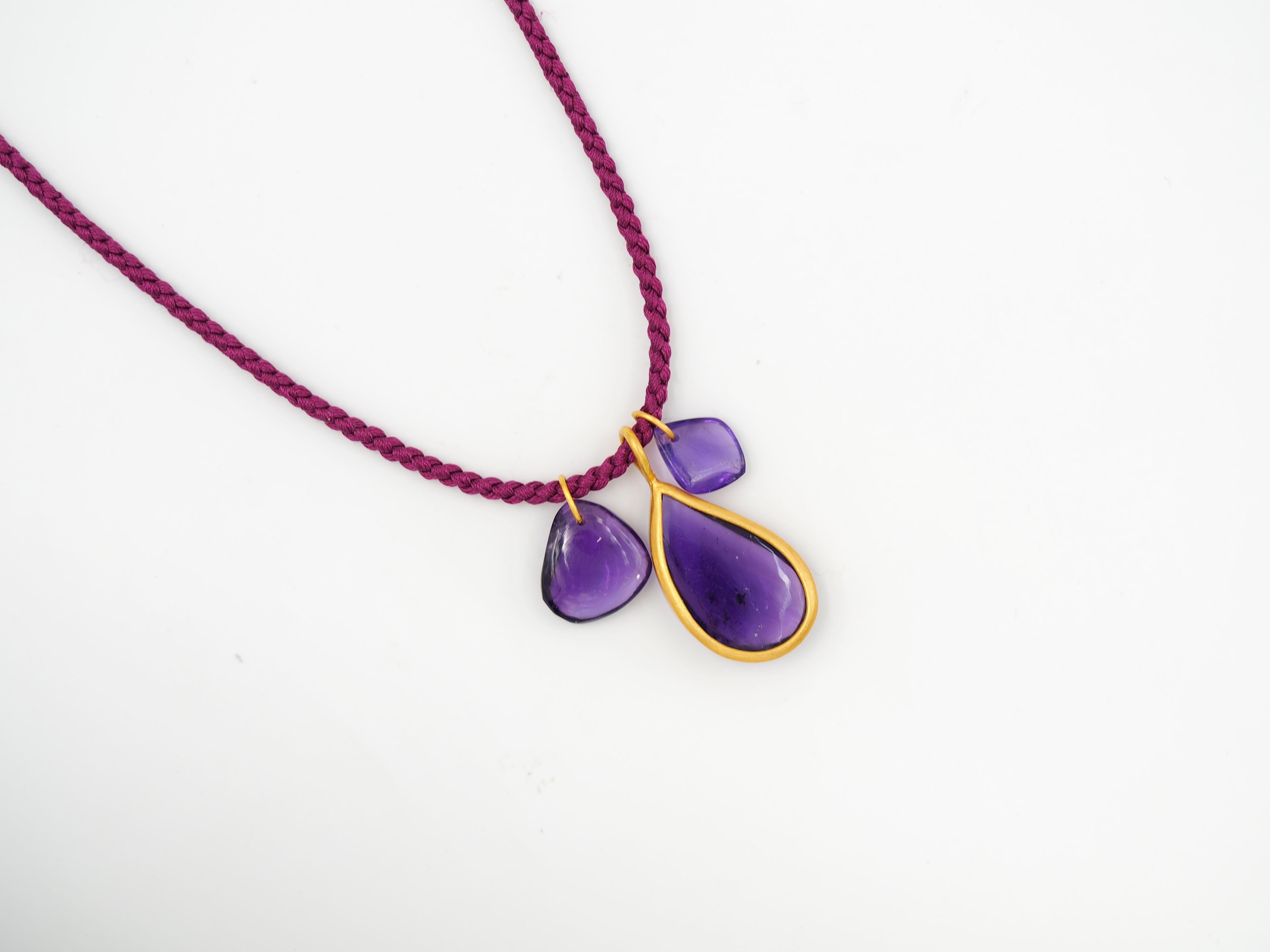 Halskette mit Anhänger aus 22 Karat Gold mit Amethyst im Angebot 3