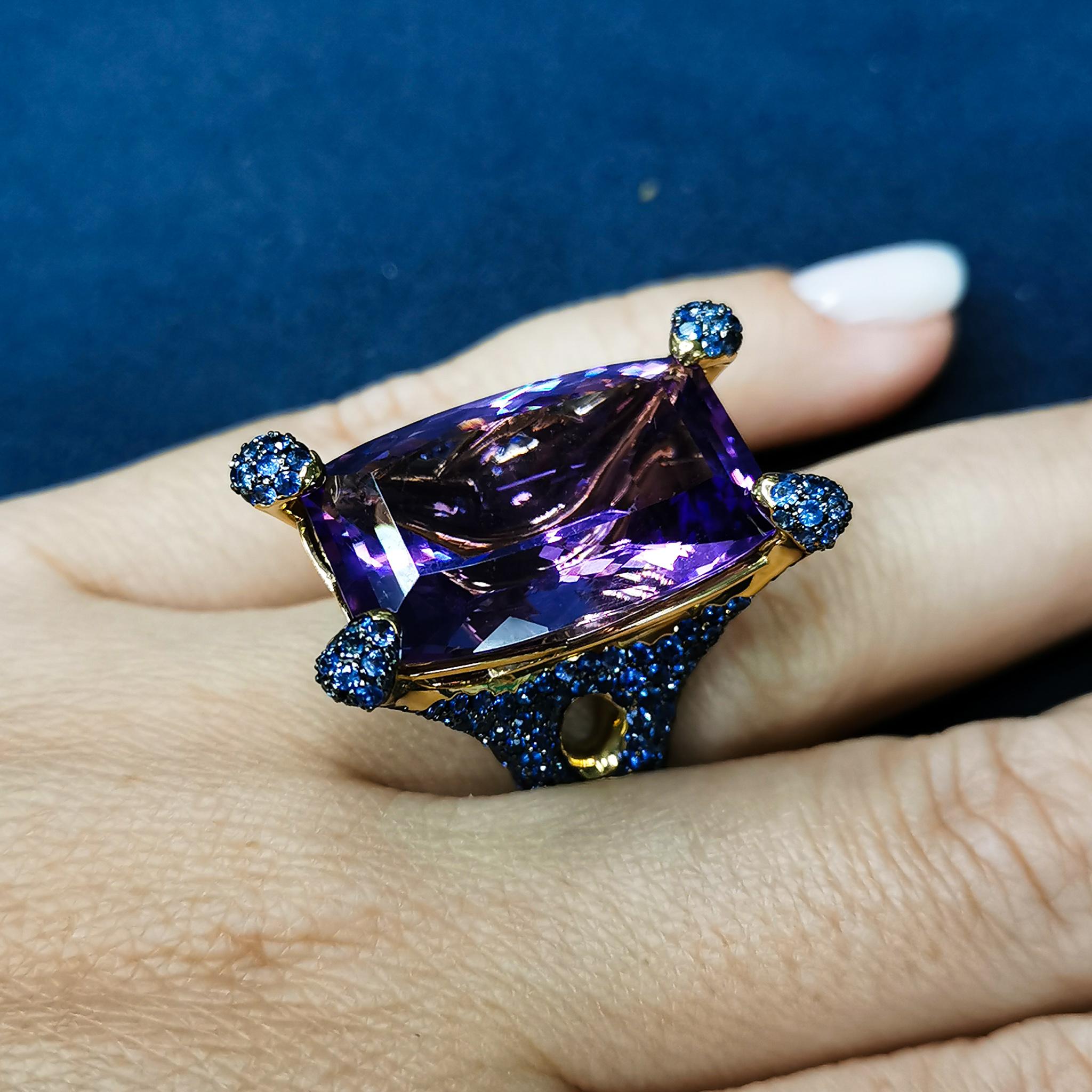 Amethyst 22.06 Carat Blue Sapphires 18 Karat Yellow Gold Ring For Sale 5