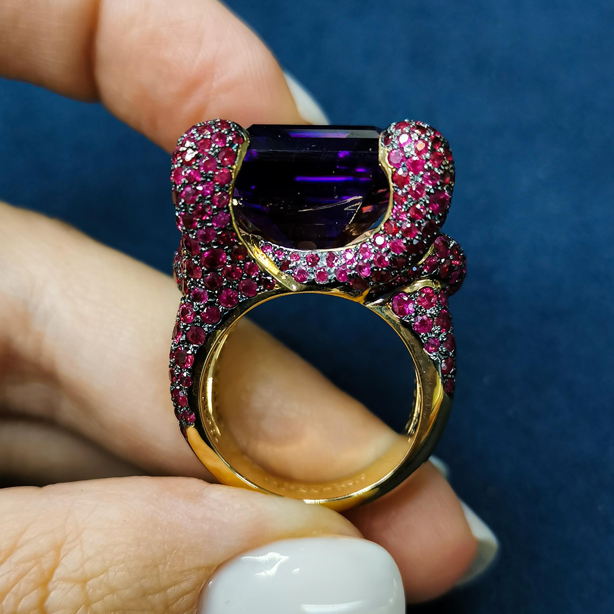 Contemporary Amethyst 27.38 Carat Ruby 18 Karat Yellow Gold New Age Ring For Sale