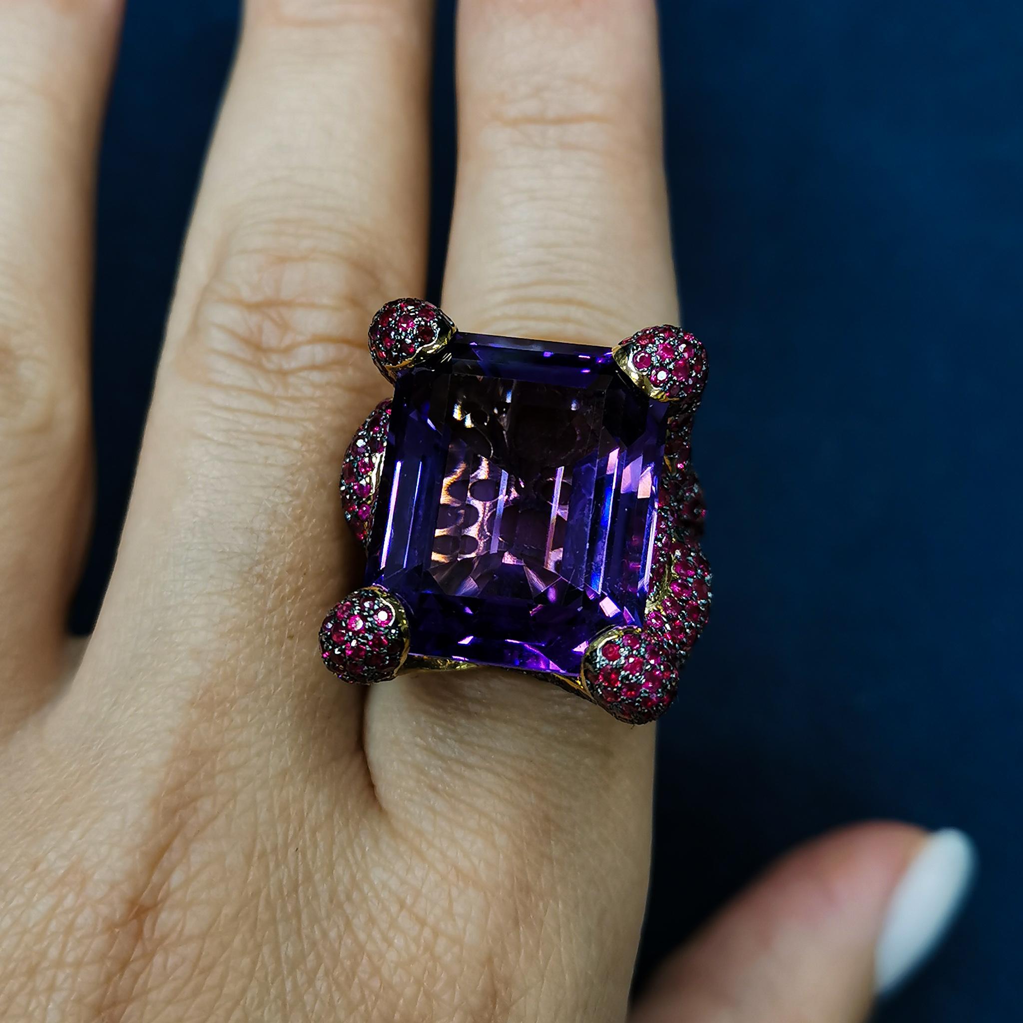 Amethyst 27.38 Carat Ruby 18 Karat Yellow Gold New Age Ring For Sale 1
