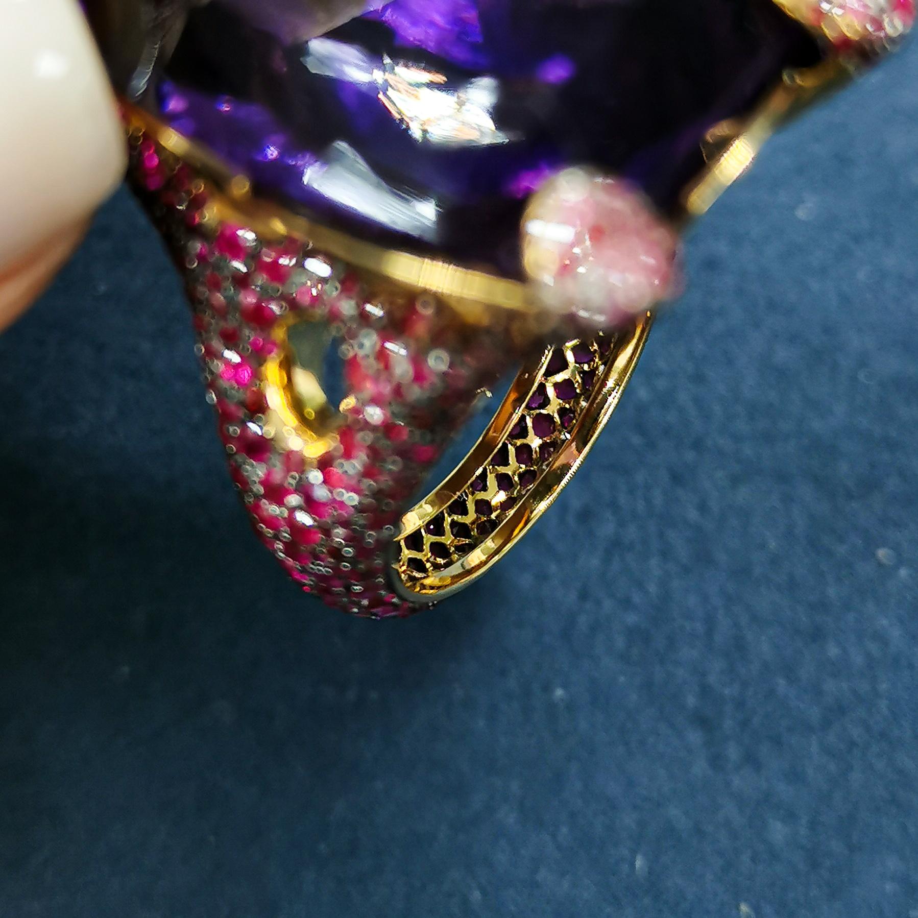 Women's Amethyst 36.85 Carat Ruby 18 Karat Yellow Gold Ring For Sale