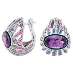 Boucles d'oreilles New Age en or blanc 18 carats avec améthyste, rubis et saphirs de 4,07 carats