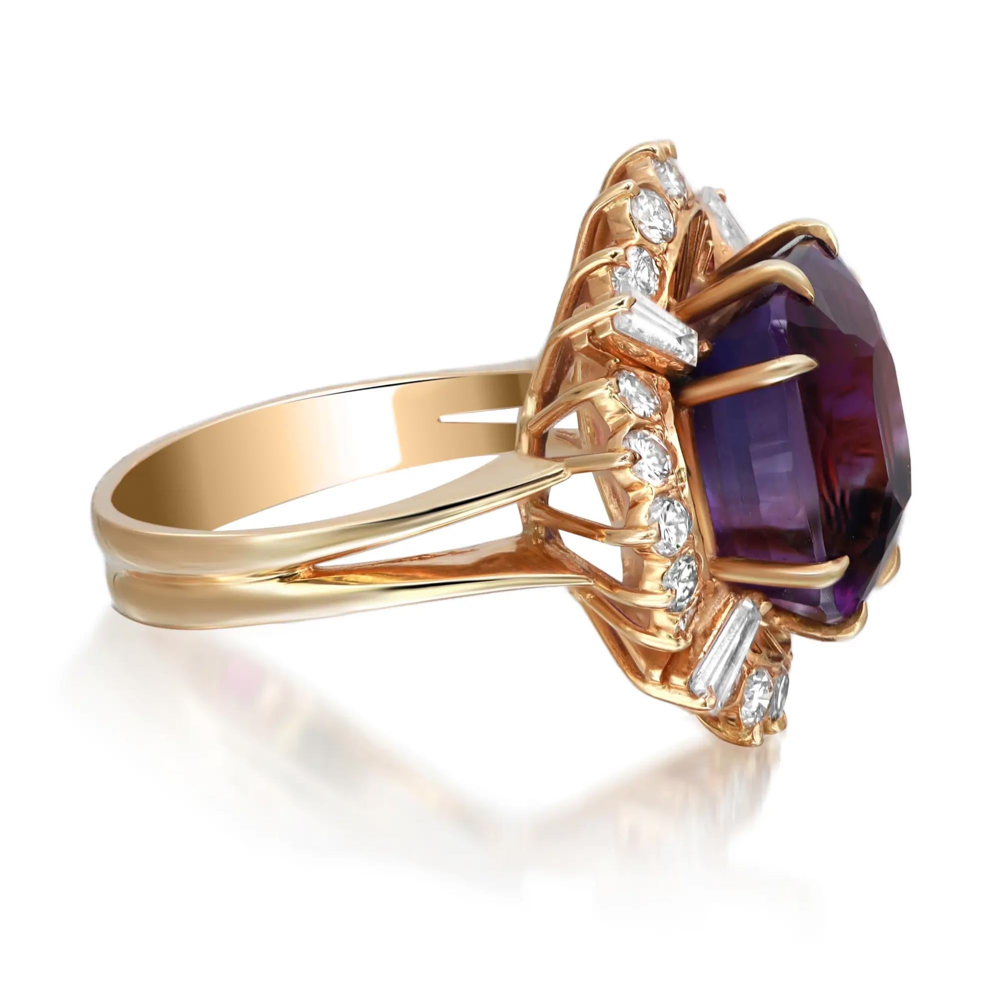 Taille coussin Bague cocktail en or jaune 18 carats, améthyste 6,25 carats et diamants taille 5,5 en vente