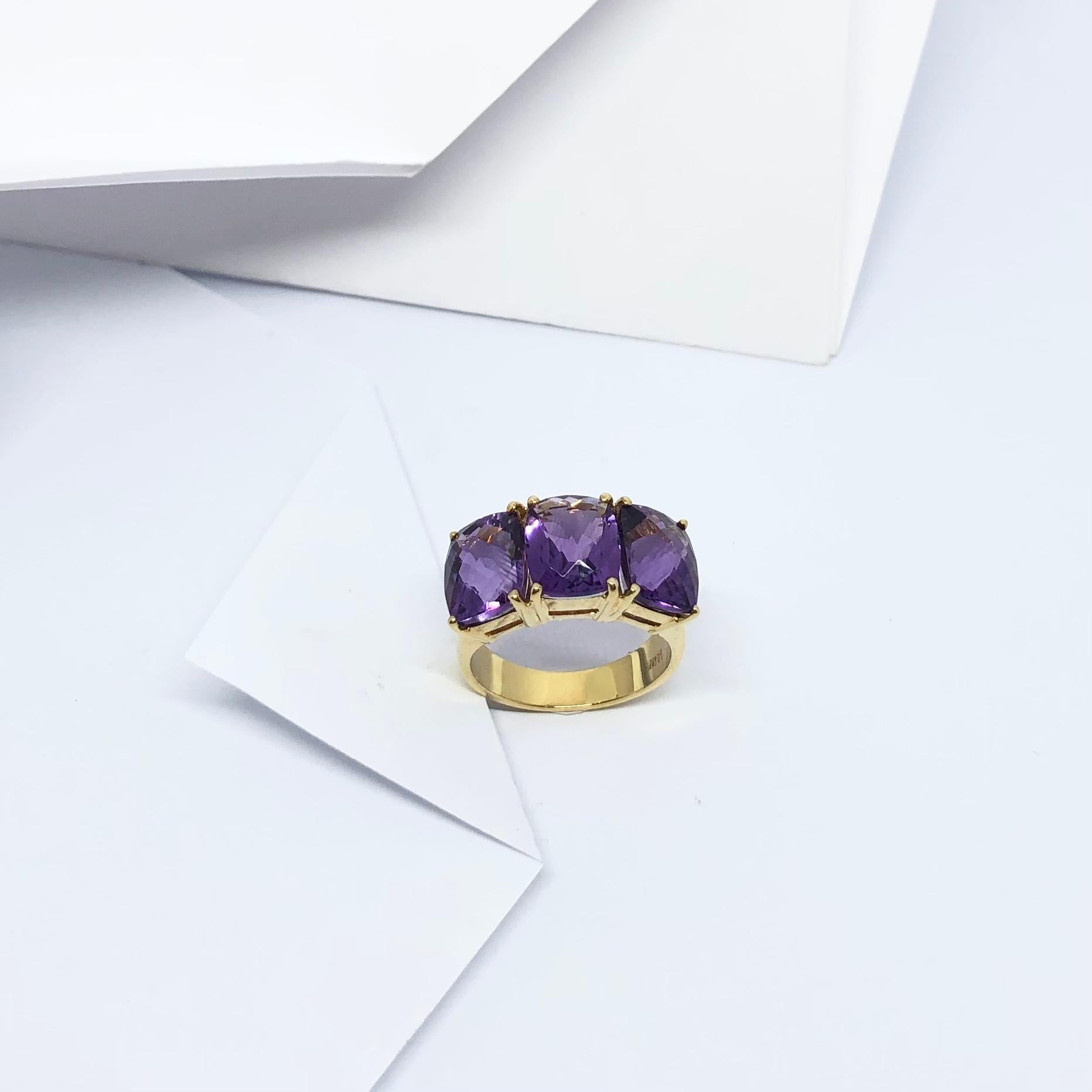Amethyst 6.30 Carats Ring Set in 18 Karat Gold Settings For Sale 4