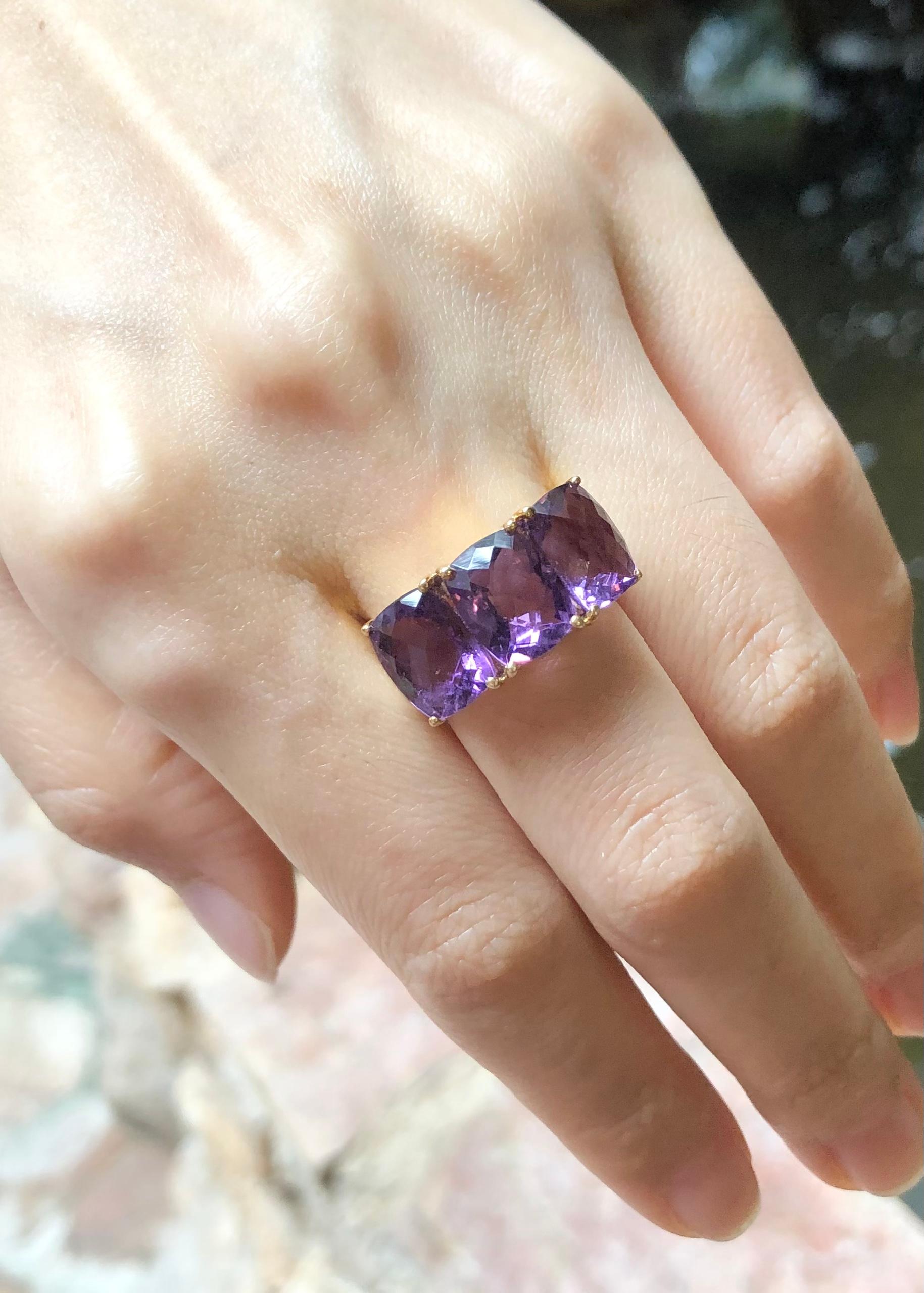 Contemporary Amethyst 6.30 Carats Ring Set in 18 Karat Gold Settings For Sale