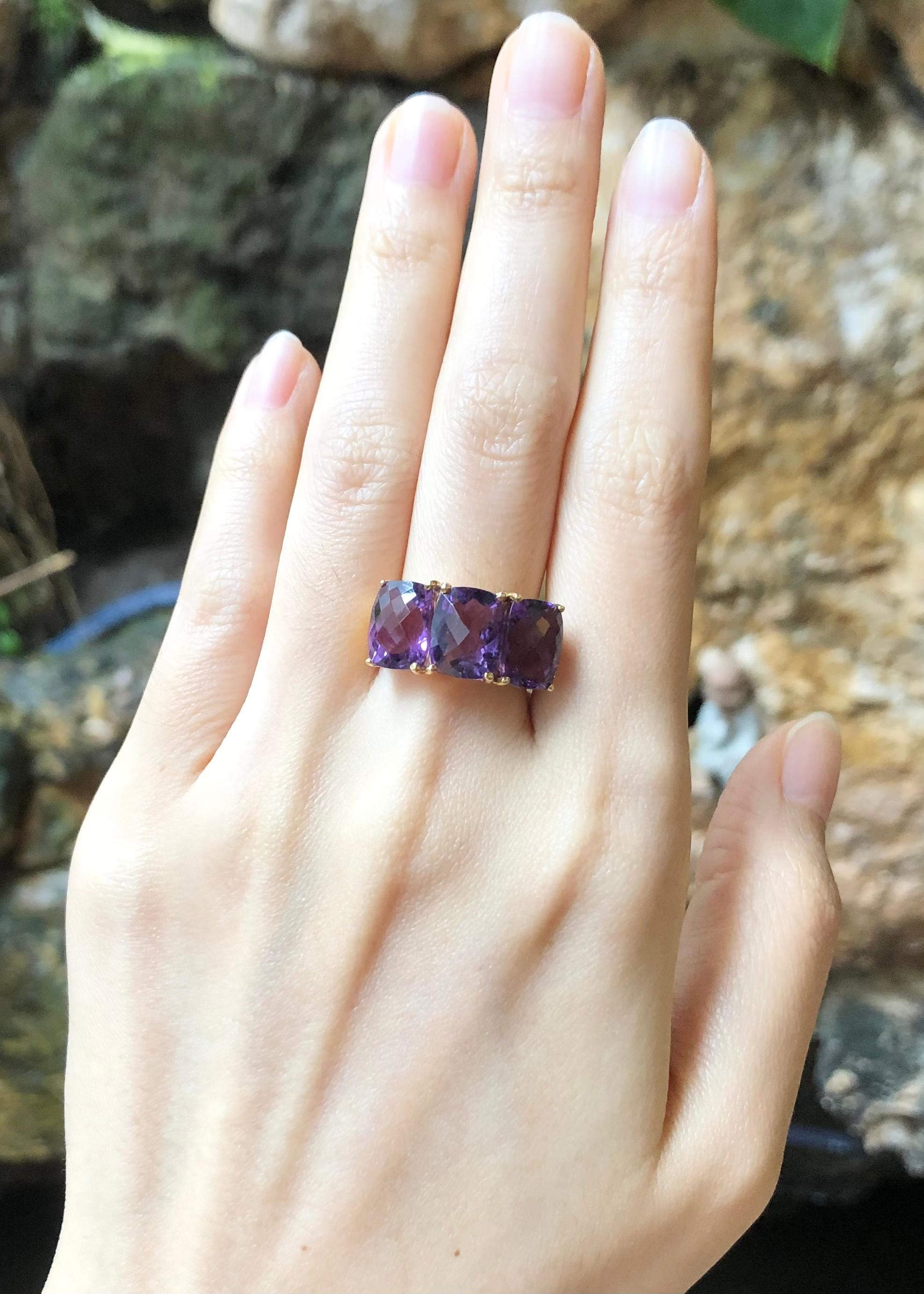 Amethyst 6.30 Carats Ring Set in 18 Karat Gold Settings For Sale 1