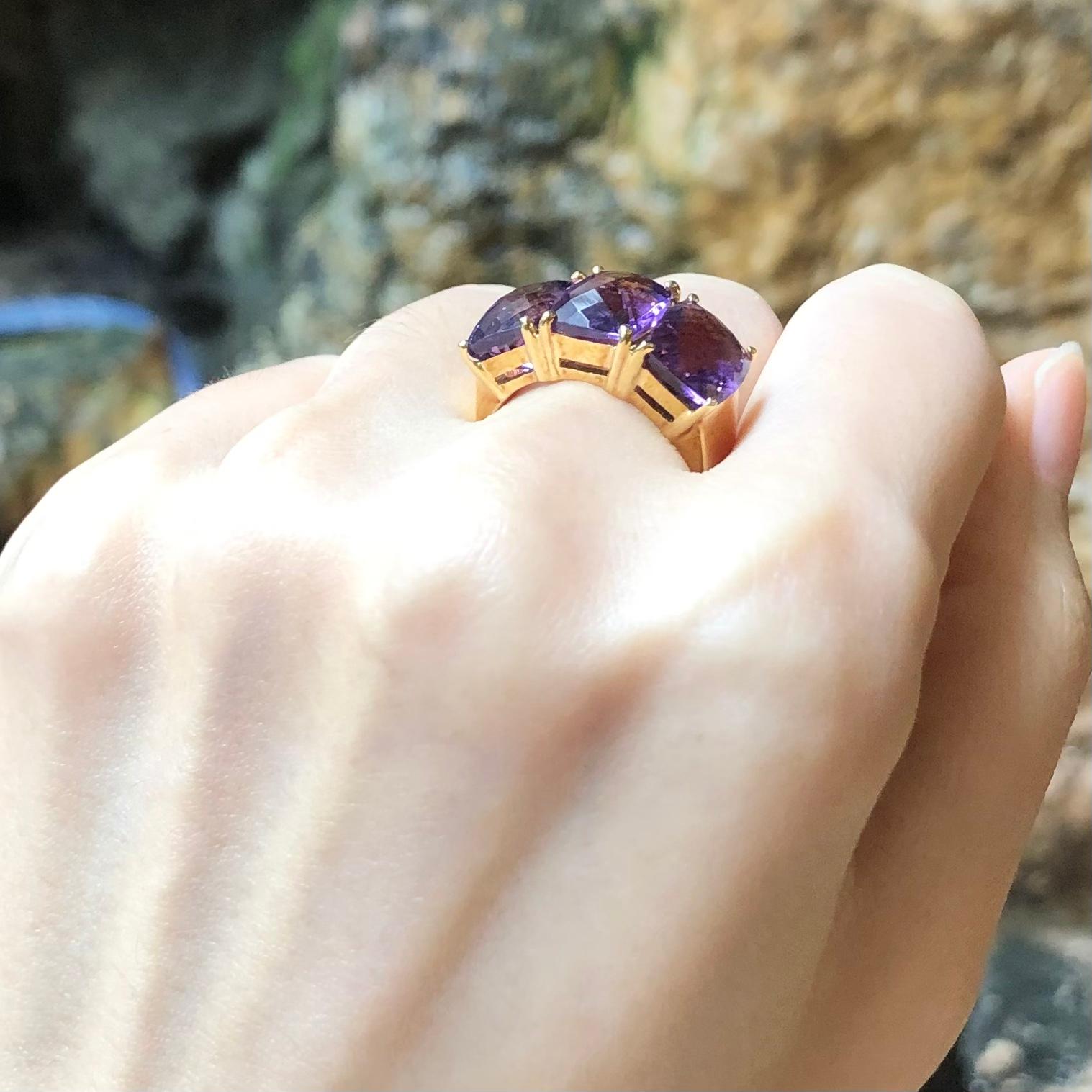 Amethyst 6.30 Carats Ring Set in 18 Karat Gold Settings For Sale 2