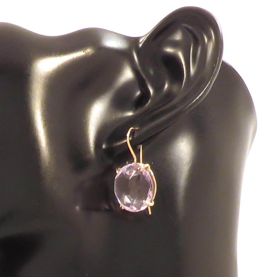 Beautiful and shiny amethyst featured in a wire hook earring crafted in 9 karat rose gold. The amethyst is briolette cut and round shaped and is held by 4 claws. The diameter of the gemstone is 15 mm / 0.590 inches.
Handcrafted in Italy by Botta