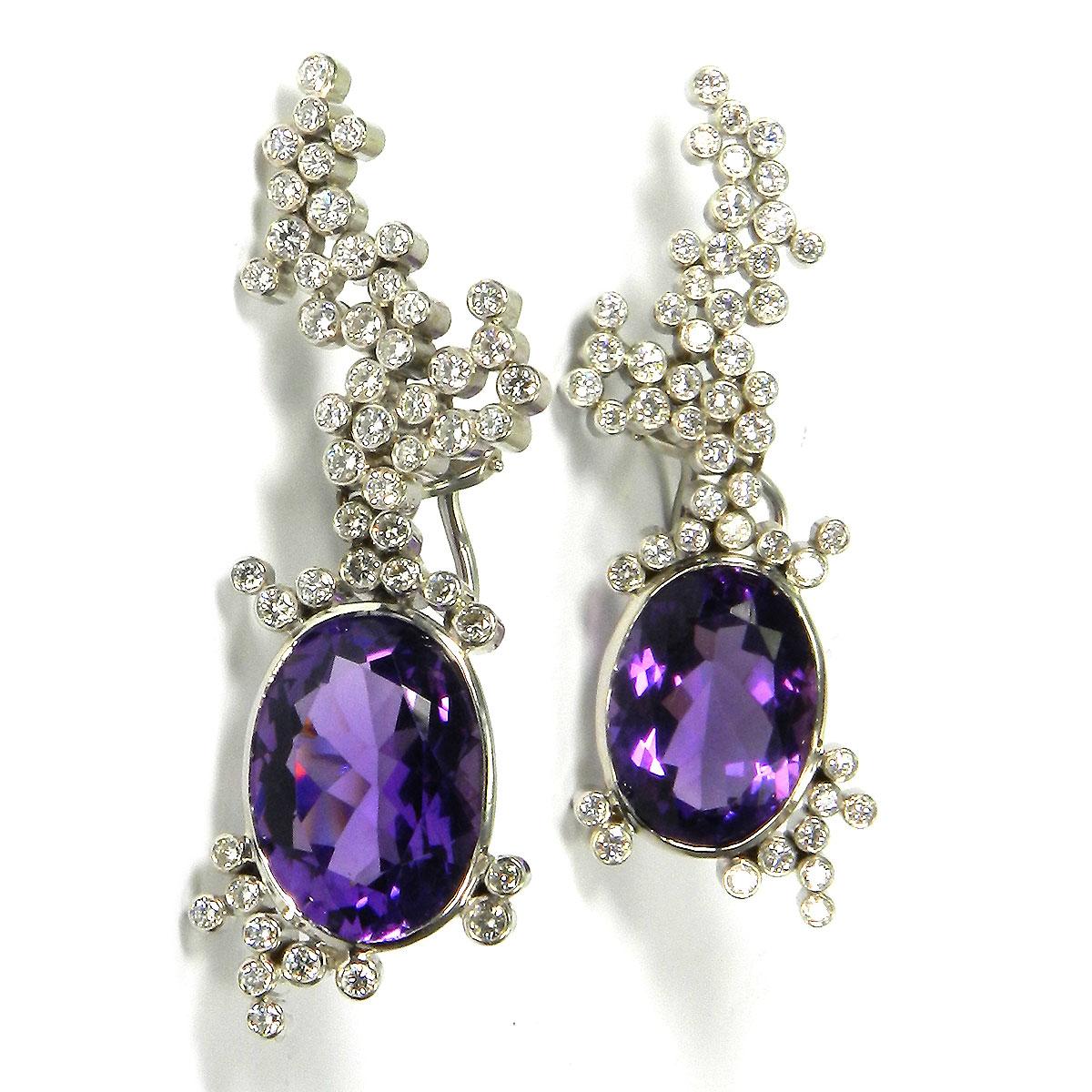 Amethyst and 3.3 carat diamond 18K white gold Earrings 

Very decorative earrings in asymmetrical shape, each set with 49 diamonds in a bezel setting and a movable mount, oval amethyst of the finest quality.
 

18K / 750 White gold
98 brilliant-cut