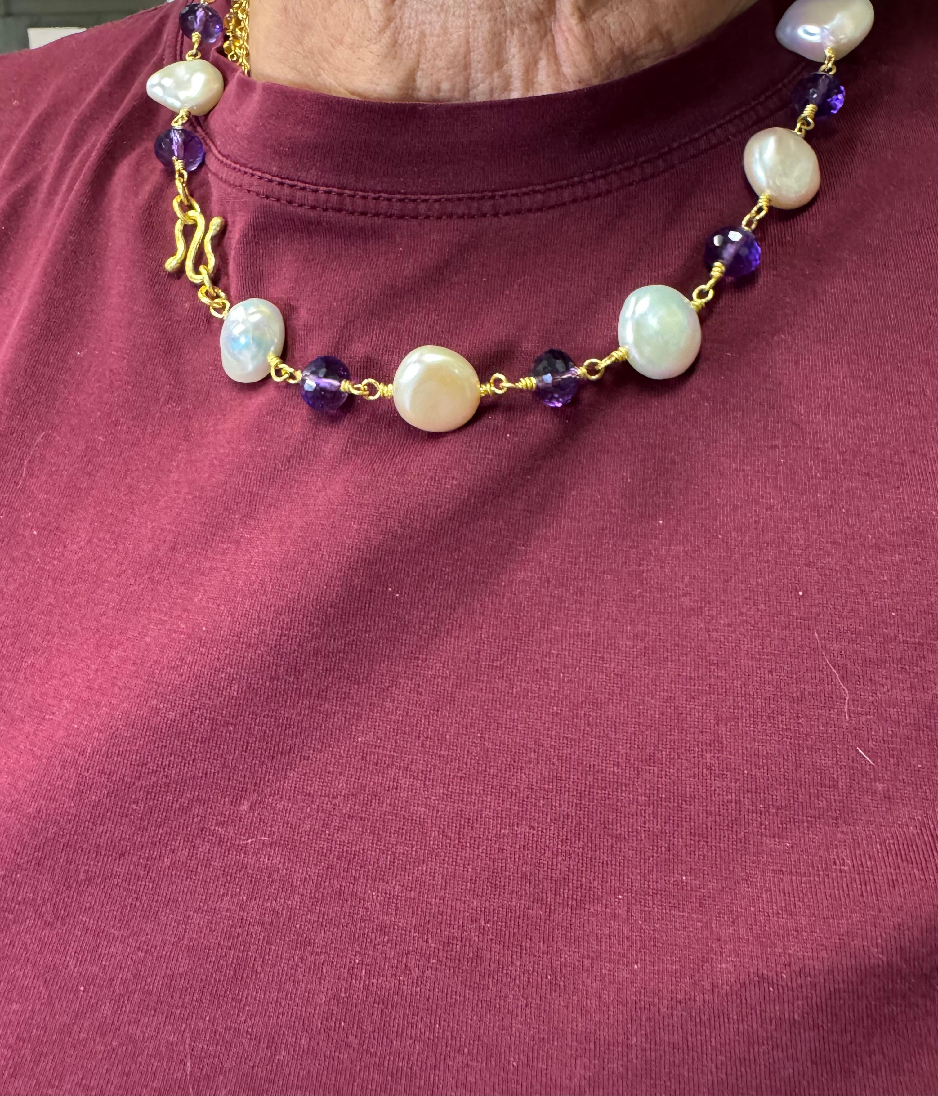 Ametista e  Collana di perle a bottone Blush in oro 22 carati in vendita 1