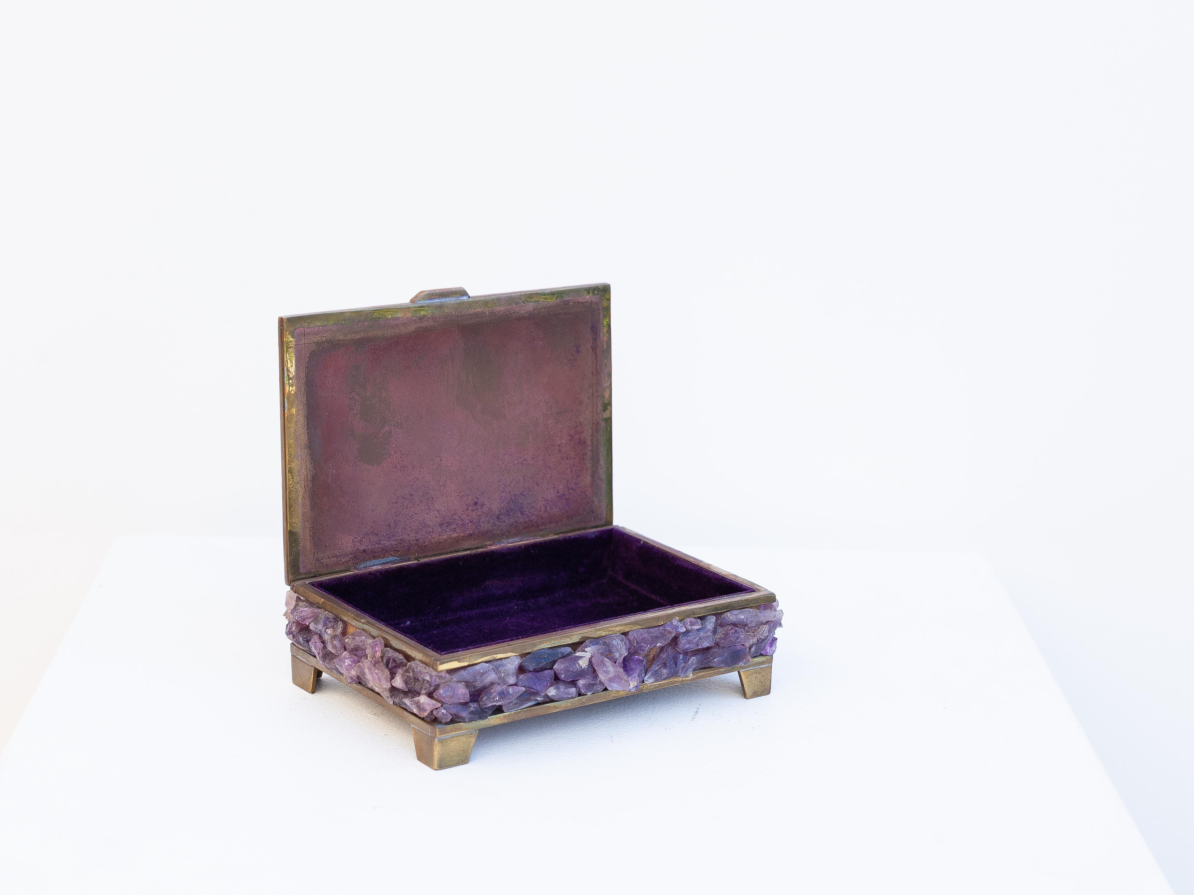 Amethyst- und Messing-Schmuckkästchen, Hollywood Regency Mineral Stone Box -  1940s im Angebot 3