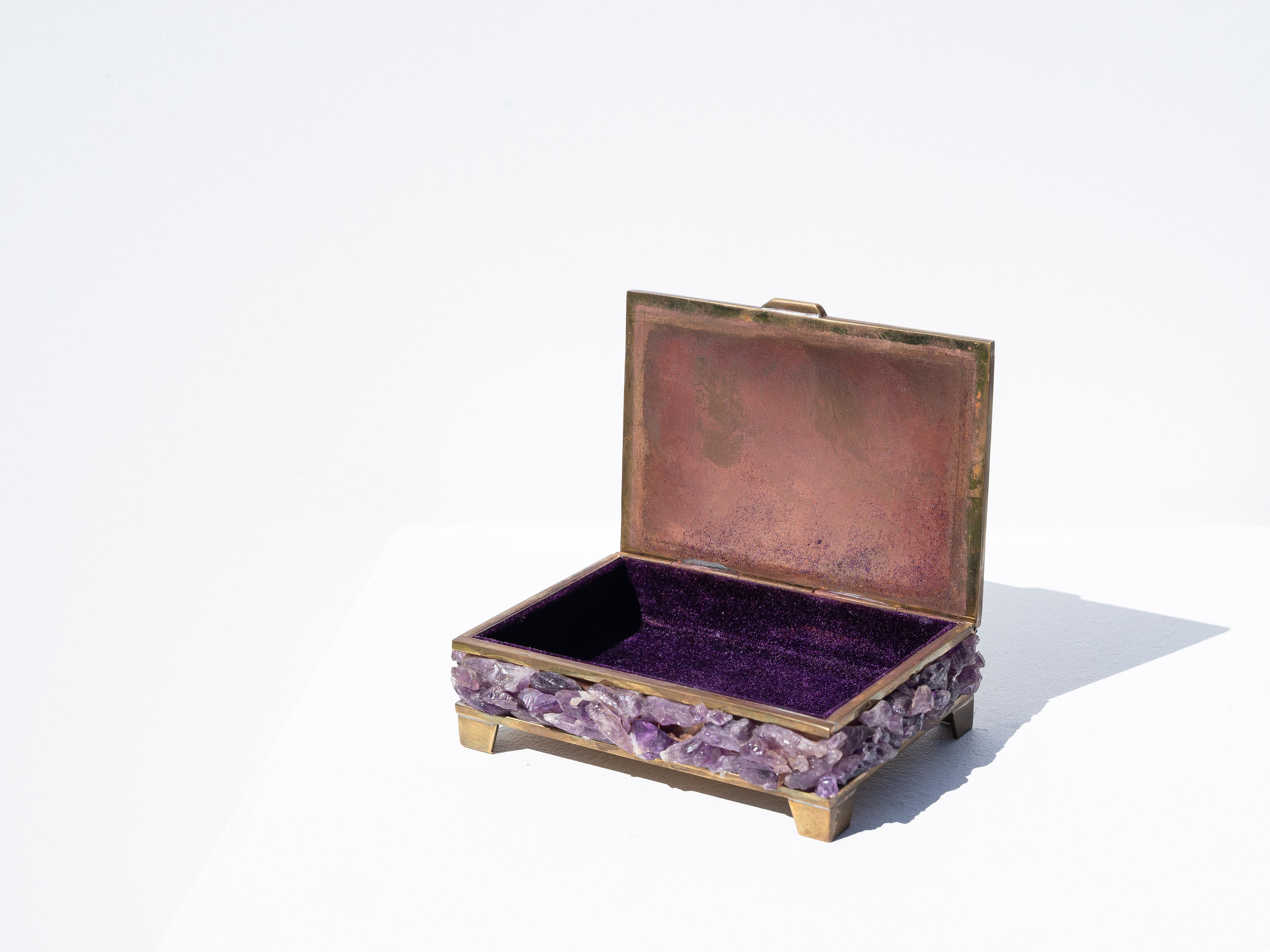 Amethyst- und Messing-Schmuckkästchen, Hollywood Regency Mineral Stone Box -  1940s (Gegossen) im Angebot