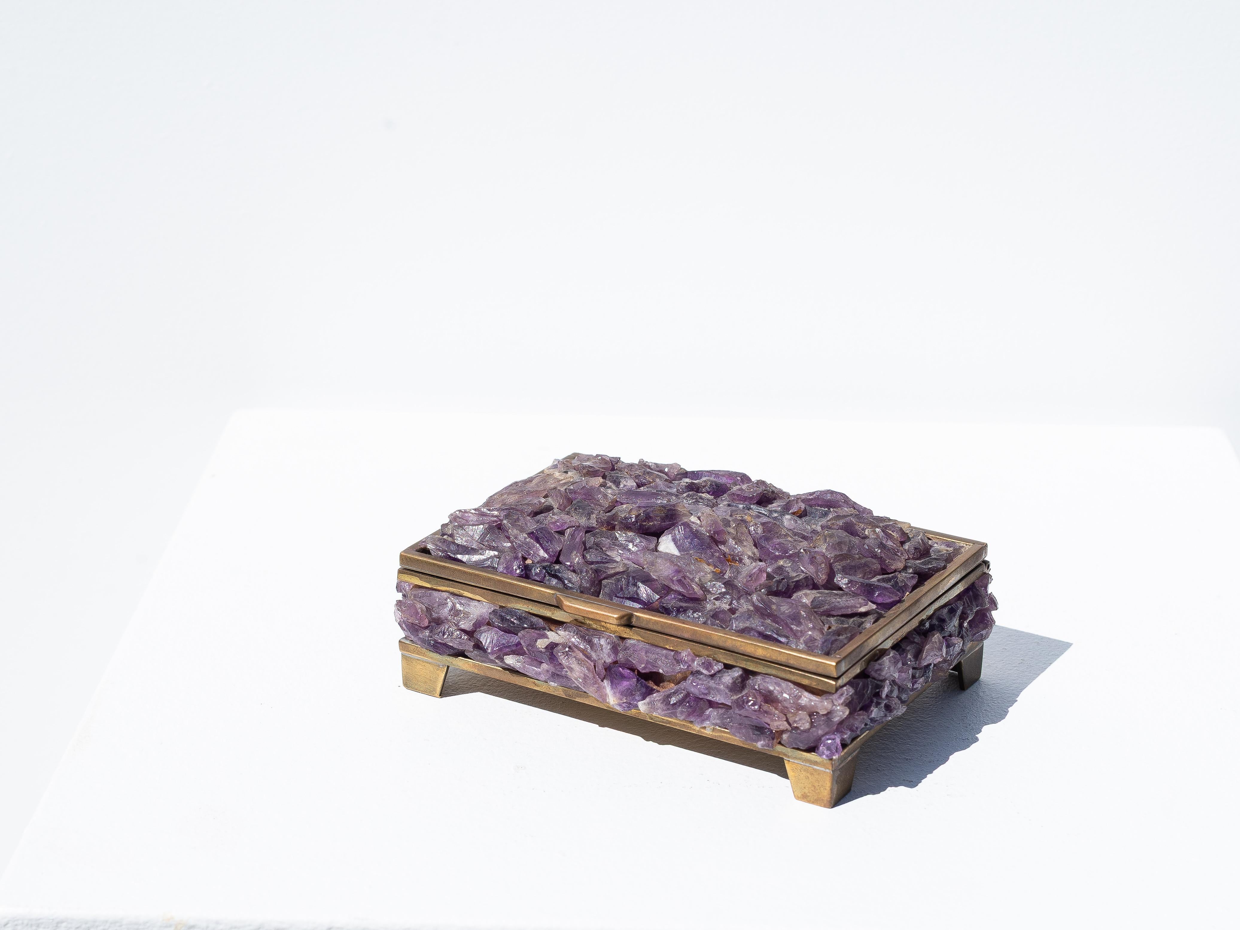 Amethyst- und Messing-Schmuckkästchen, Hollywood Regency Mineral Stone Box -  1940s im Zustand „Gut“ im Angebot in ROUEN, Normandie