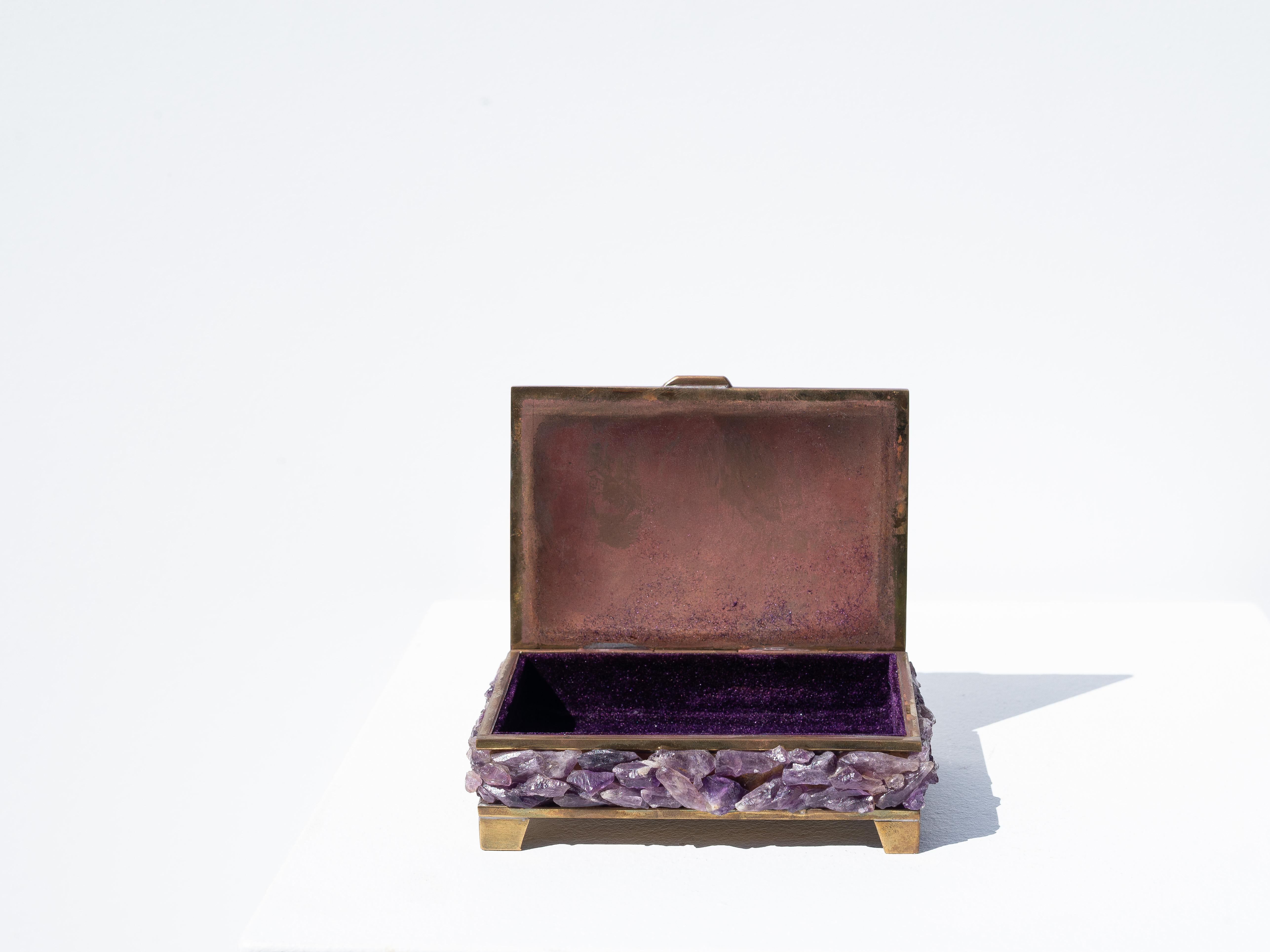 Amethyst- und Messing-Schmuckkästchen, Hollywood Regency Mineral Stone Box -  1940s (20. Jahrhundert) im Angebot