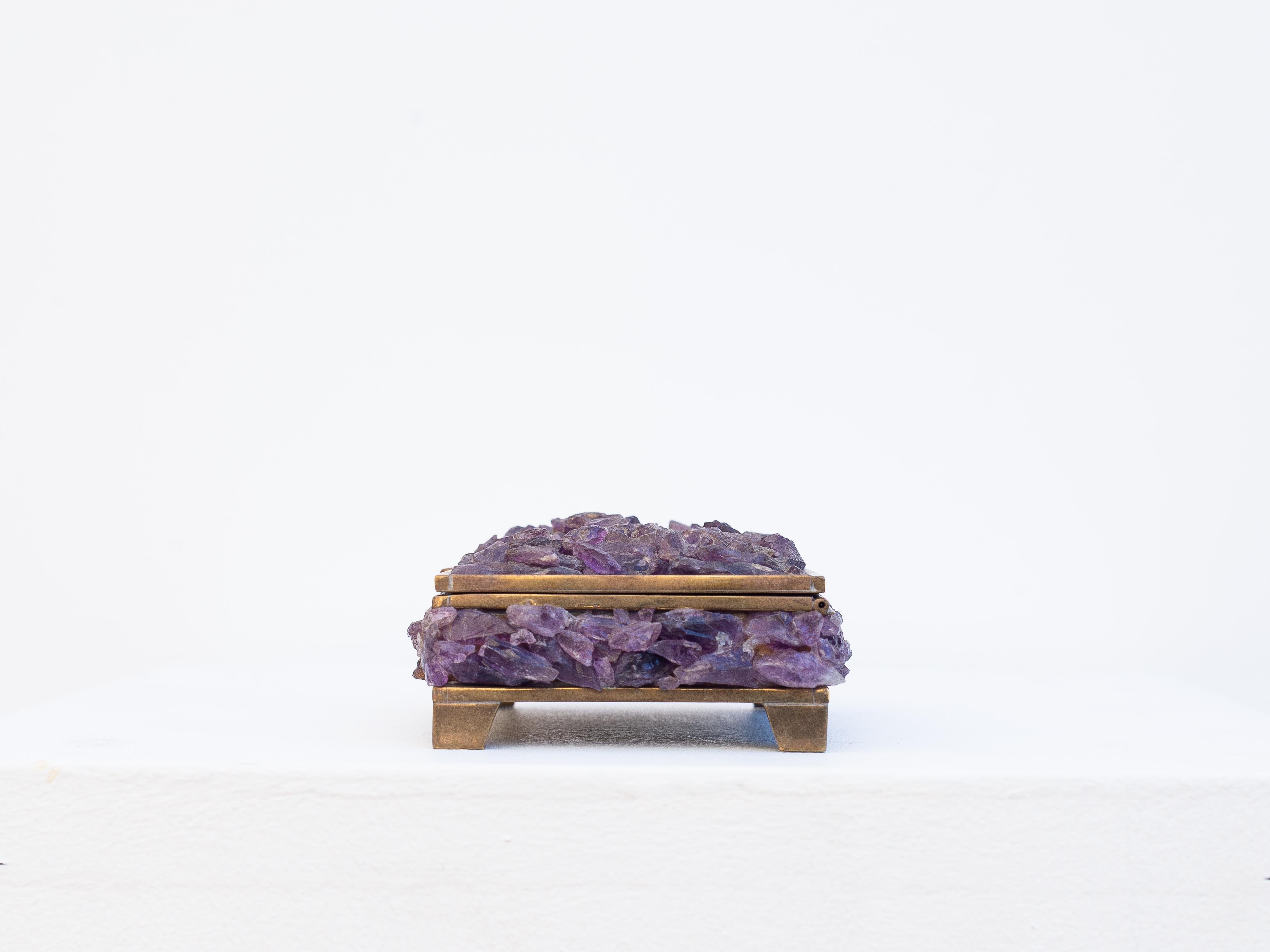 Amethyst- und Messing-Schmuckkästchen, Hollywood Regency Mineral Stone Box -  1940s (Metall) im Angebot