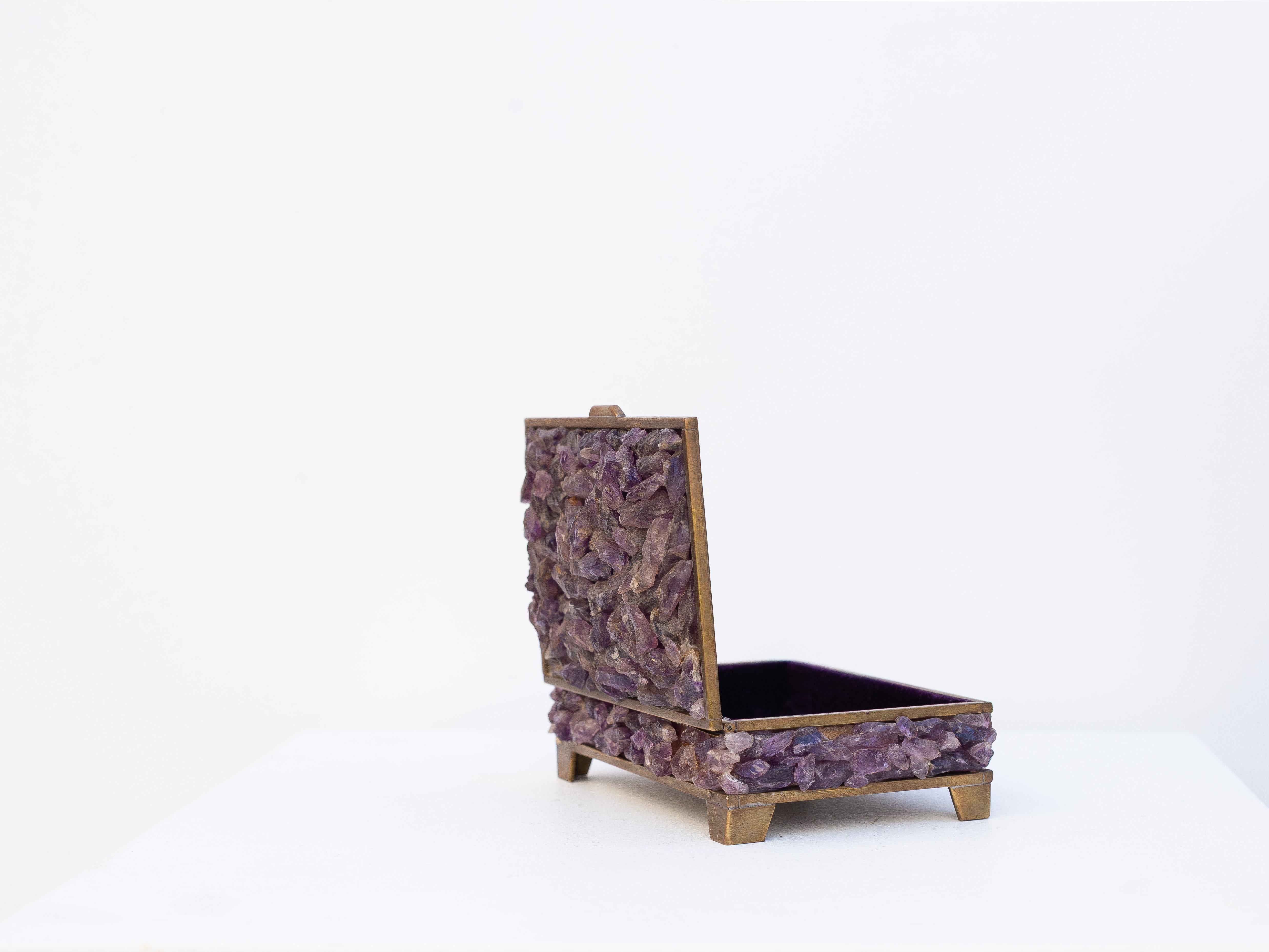 Amethyst- und Messing-Schmuckkästchen, Hollywood Regency Mineral Stone Box -  1940s im Angebot 1
