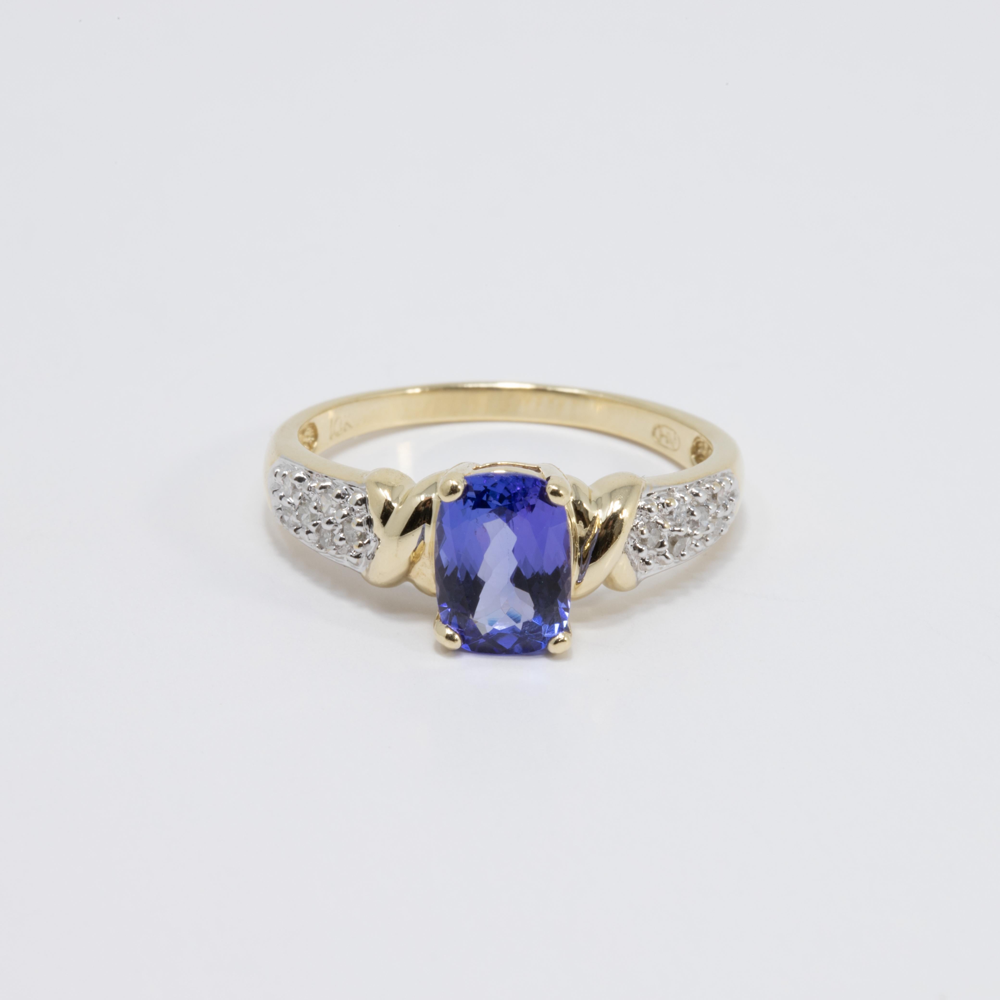 10 karat gold ring with diamond