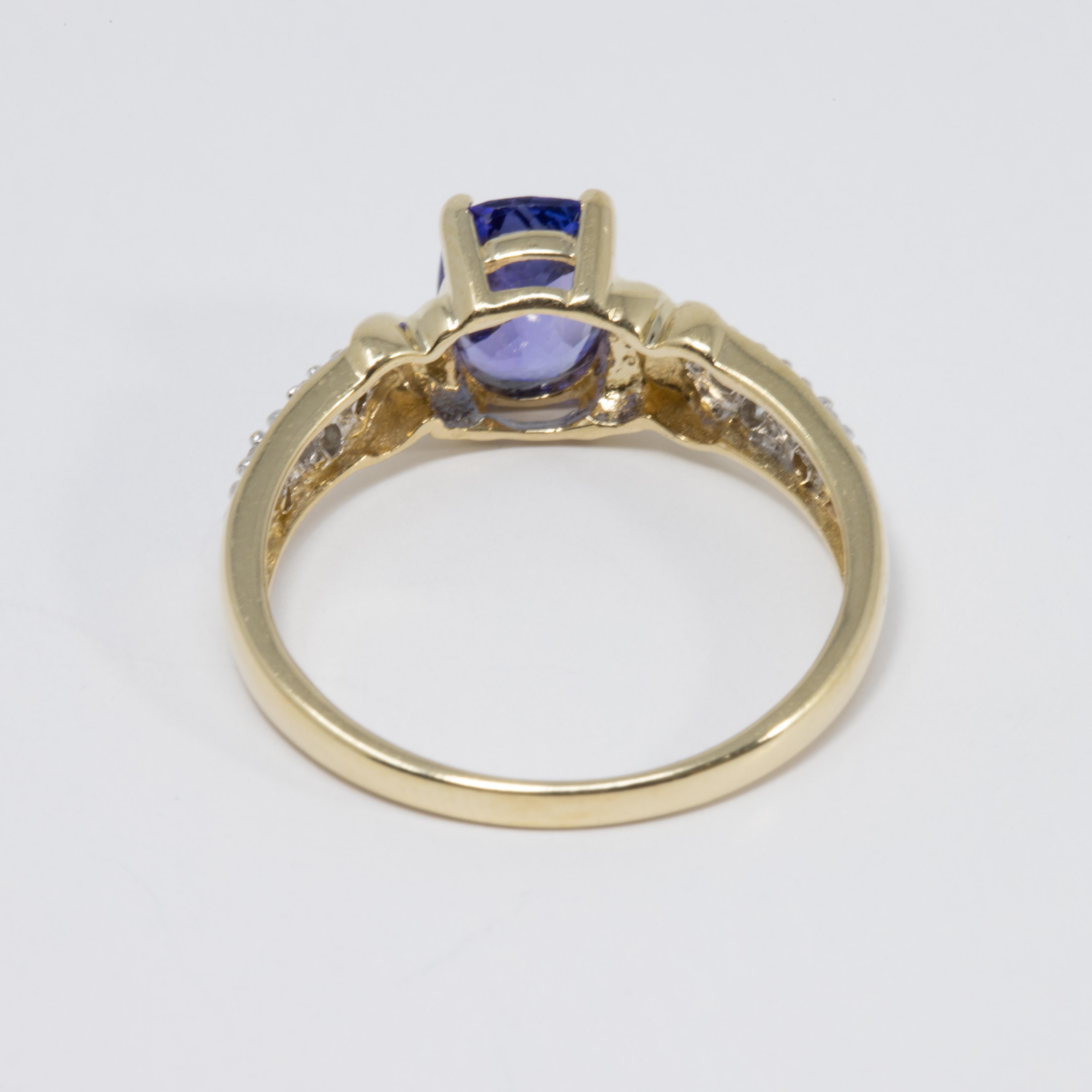 Mixed Cut Amethyst and Diamond 10 Karat Yellow Gold Ring, Solitaire Prong Setting For Sale