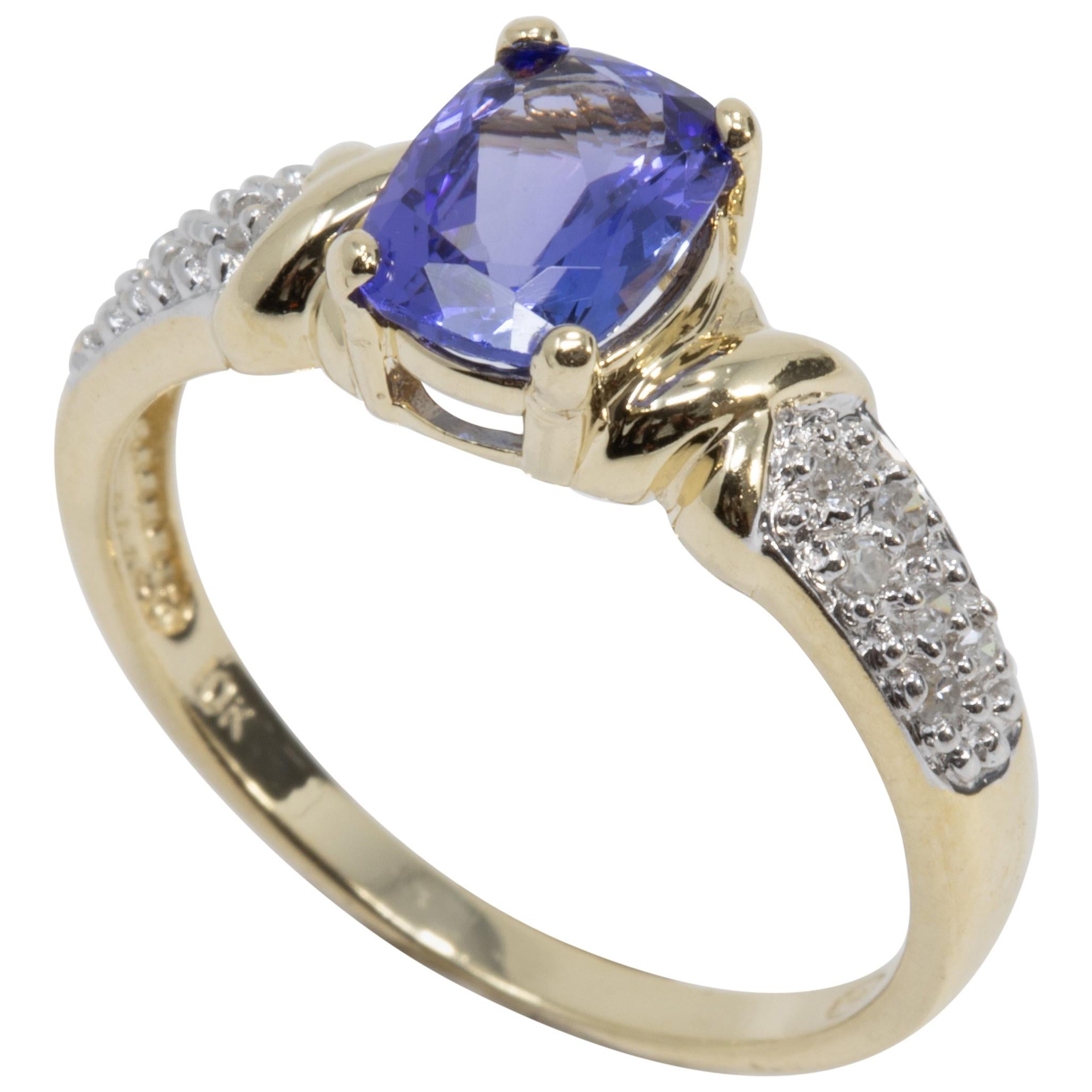 Amethyst and Diamond 10 Karat Yellow Gold Ring, Solitaire Prong Setting