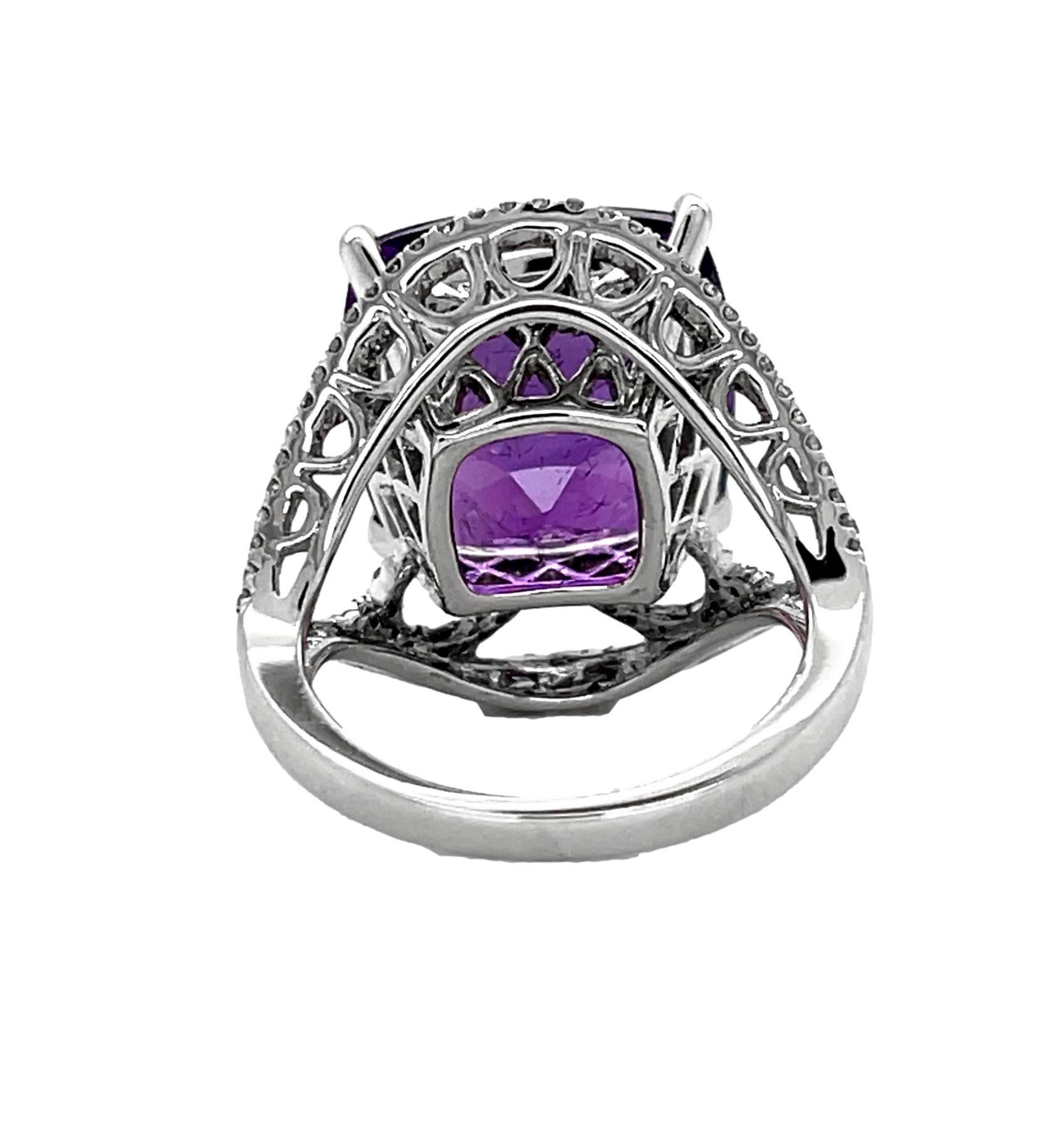 Amethyst and Diamond 14KW Gold Statement Ring In New Condition For Sale In New York, NY