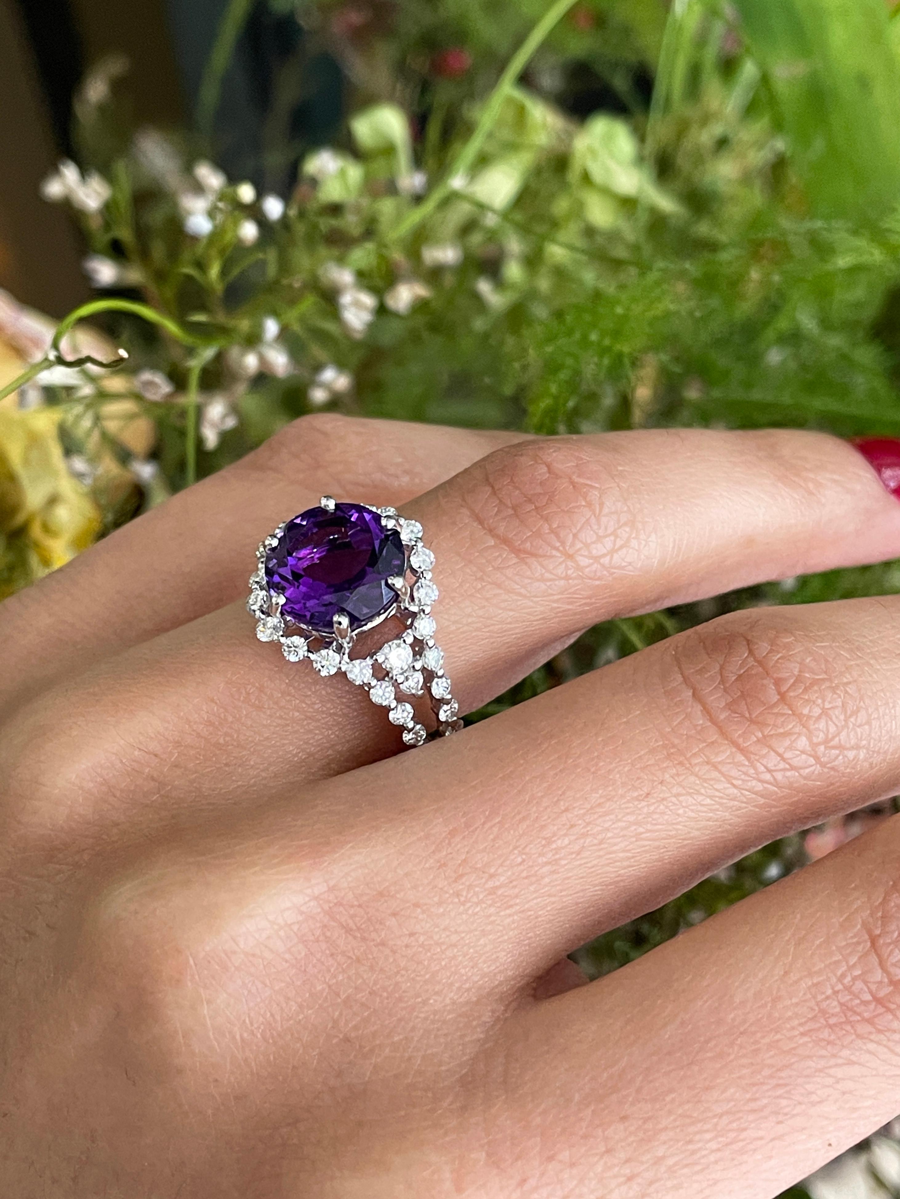 Modern Amethyst and Diamond 18 Carat White Gold Cluster Ring For Sale