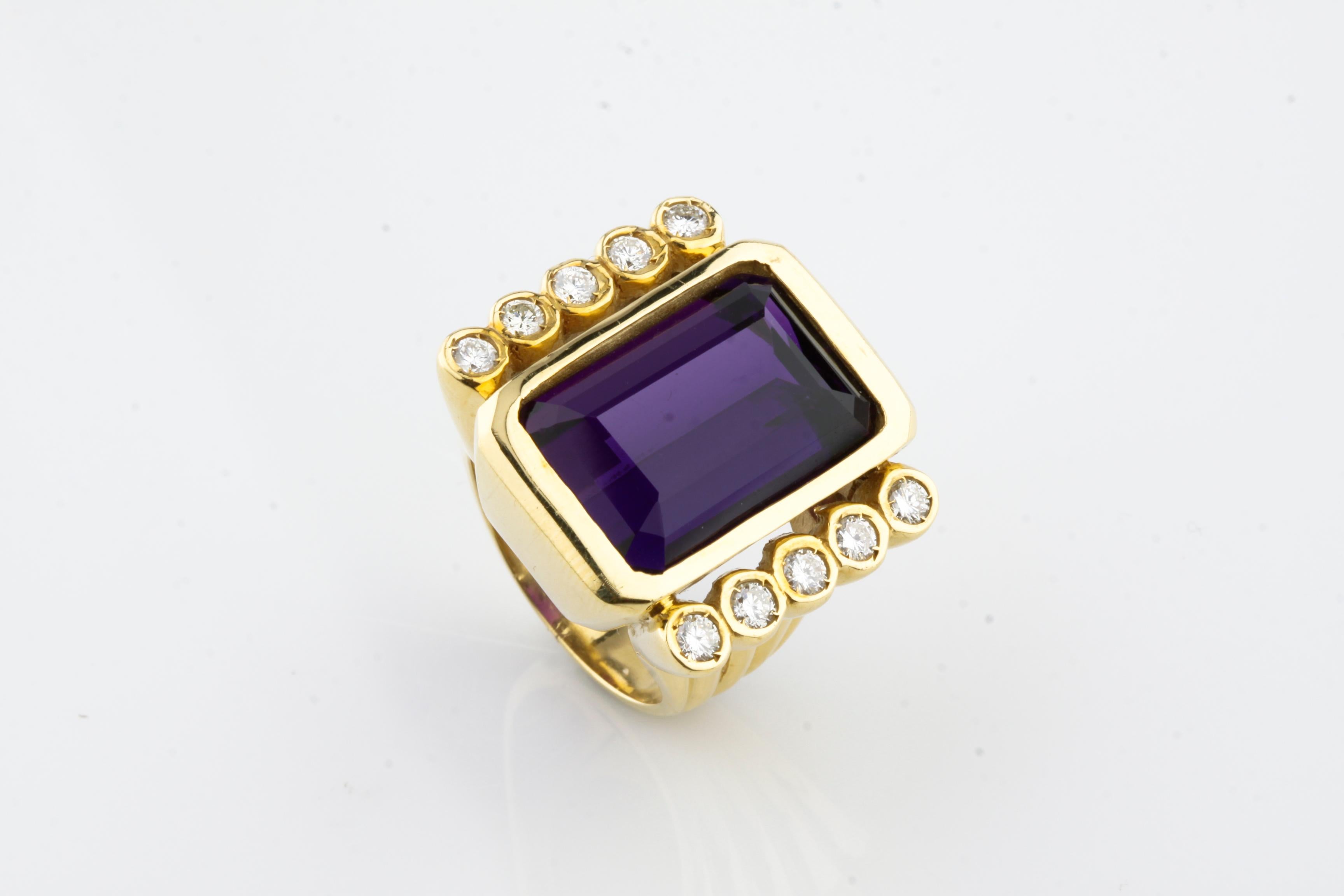 One Electronically tested 18k yellow gold ladies custom cast Amethyst & diamond ring with a bright finish.
Condition Is Very Good.
The Featured Amethyst Is Set Within a Gold Bezel, Supported By Diamond Set, Vertically Scalloped Tapered Shoulders,