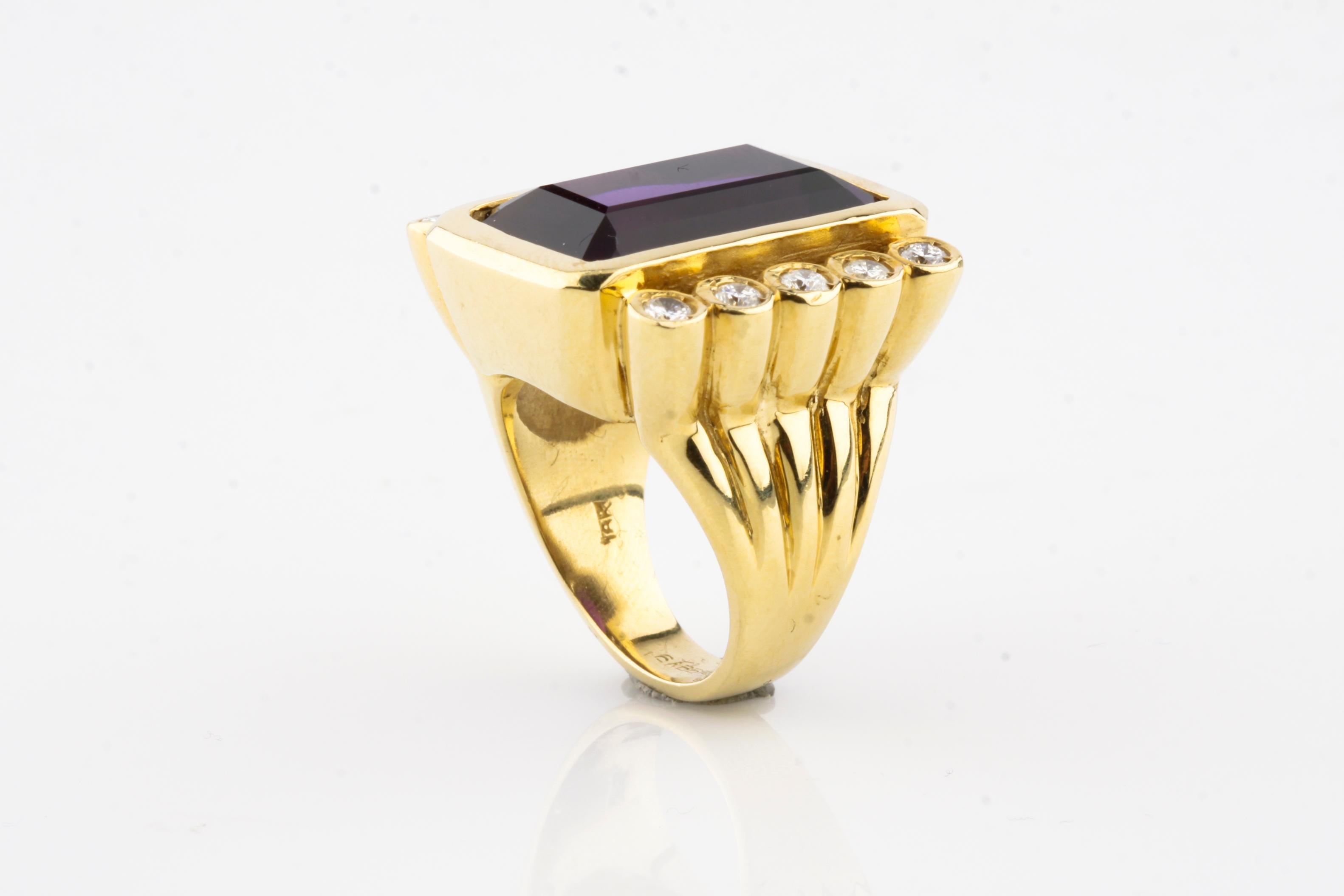 Amethyst and Diamond 18 Karat Yellow Gold Emerald Cut Retro Ring In Good Condition For Sale In Sherman Oaks, CA