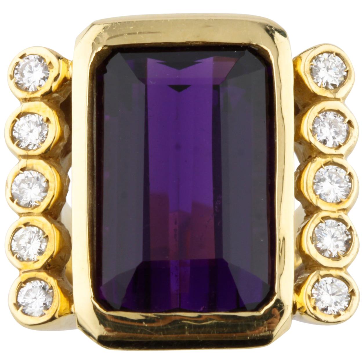 Retro-Ring mit Amethyst und Diamanten aus 18 Karat Gelbgold mit Smaragdschliff im Angebot