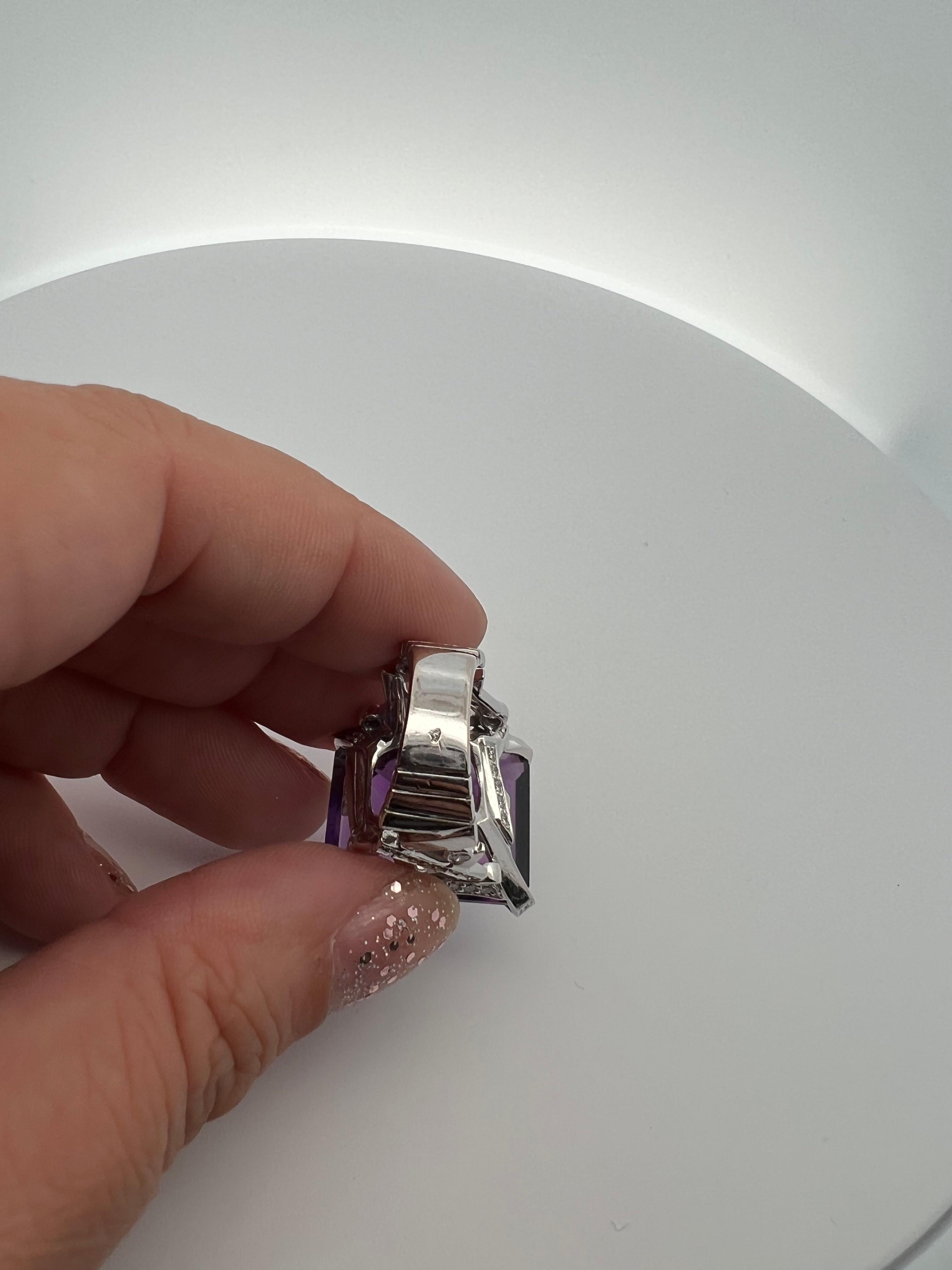 Amethyst and Diamond, 18k white gold ring by Chanel In Good Condition For Sale In KERKRADE, NL