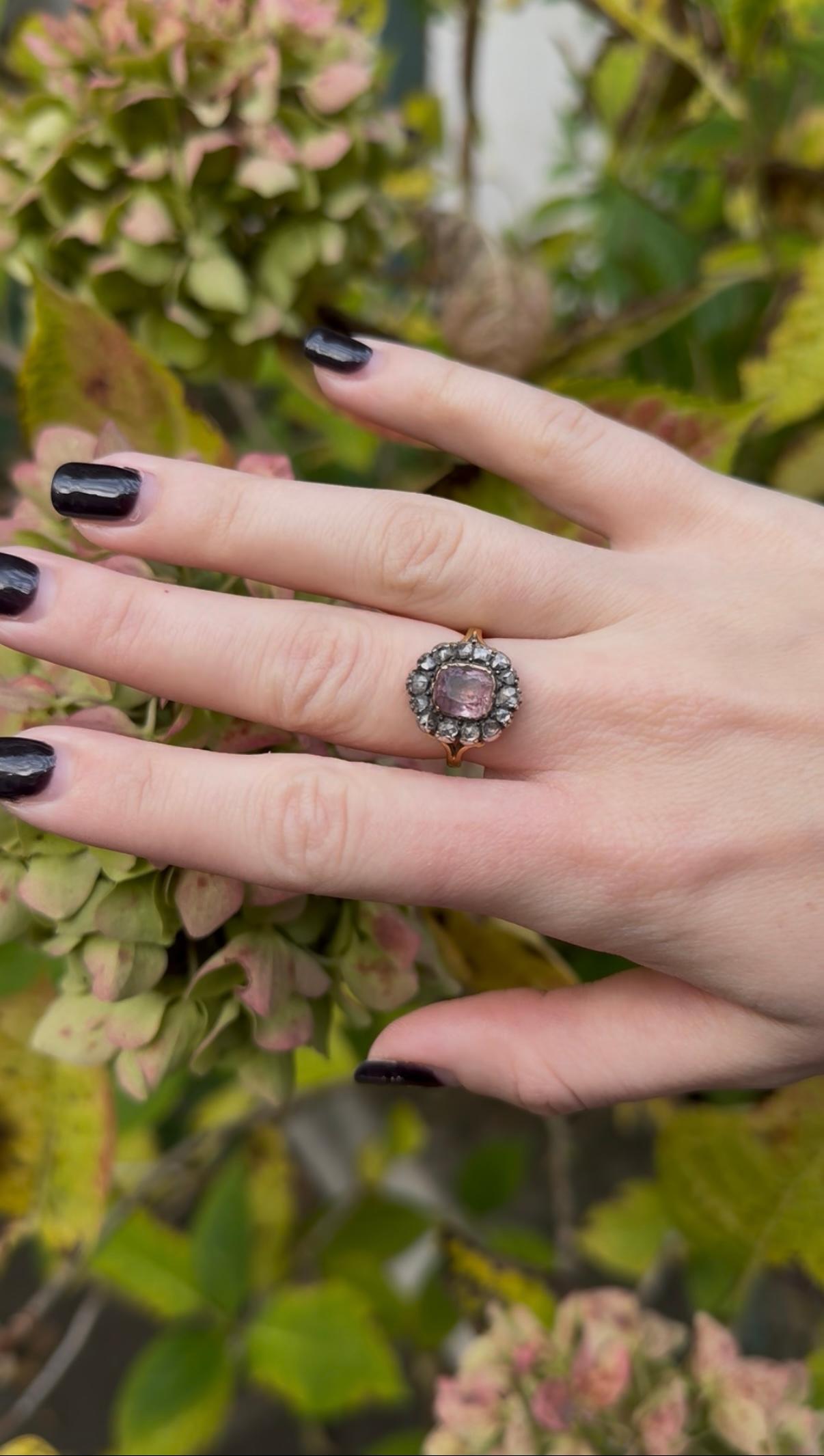 Anello con ametista e diamanti a grappolo, inizio XIX secolo In condizioni buone in vendita a London, GB