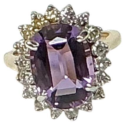 Cocktailring mit Amethyst und Diamant, 14K Gold (Ovalschliff) im Angebot