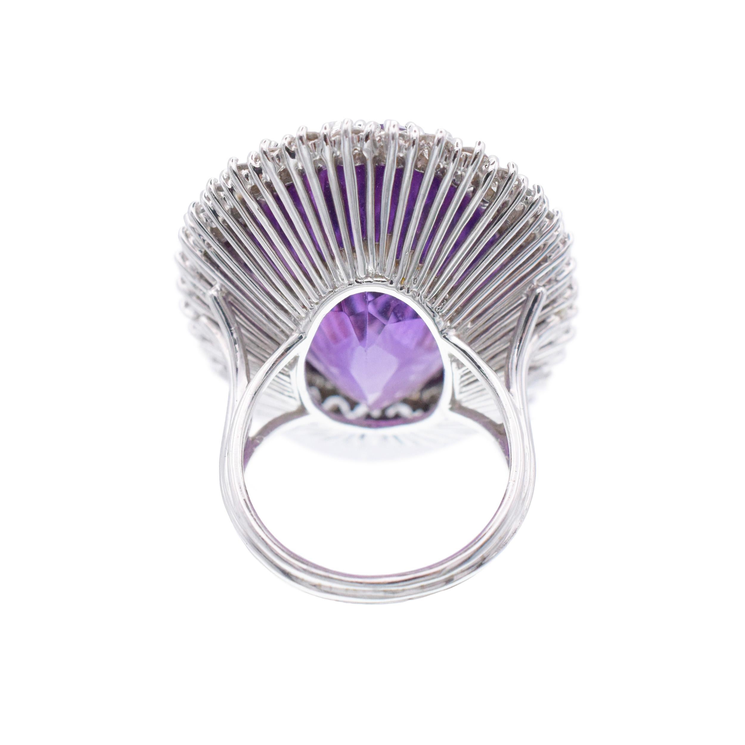 Bague cocktail améthyste et diamant en or blanc 18k Excellent état - En vente à New York, NY