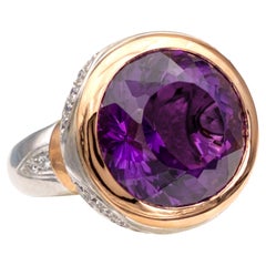 Zweifarbiger Cocktailring mit Amethyst und Diamant