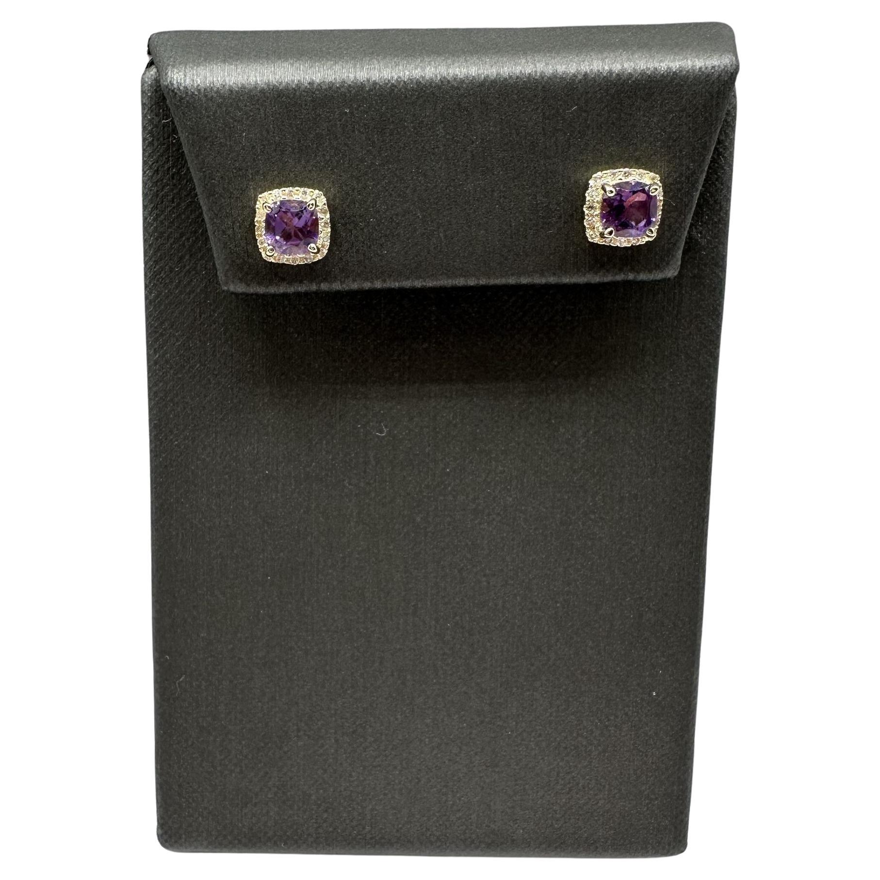 Boucles d
oreilles améthyste et diamant en or jaune 10kt - 0.15ctw, taille coussin, New en vente