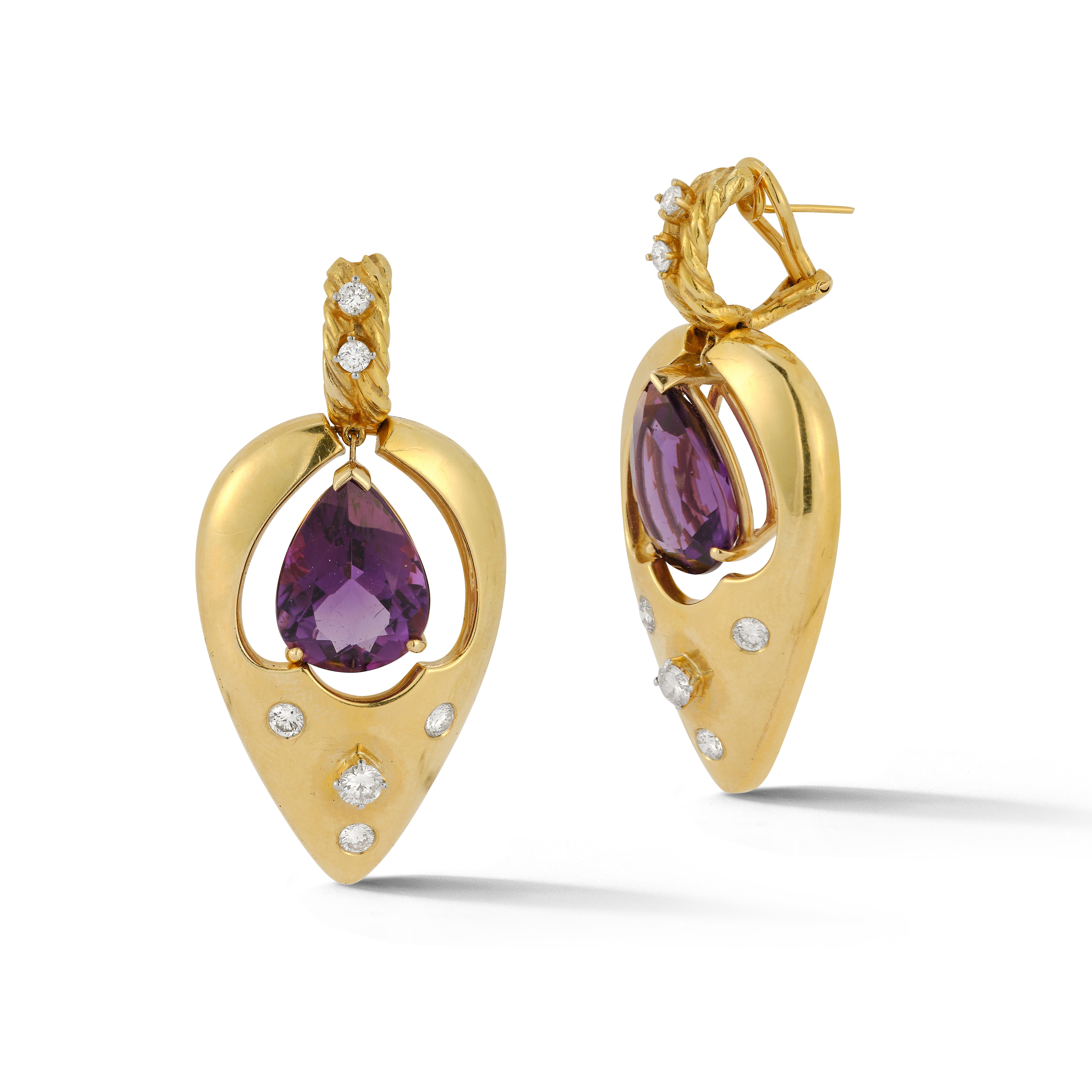Amethyst and Diamond Gold Dangle Earrings In Excellent Condition For Sale In New York, NY