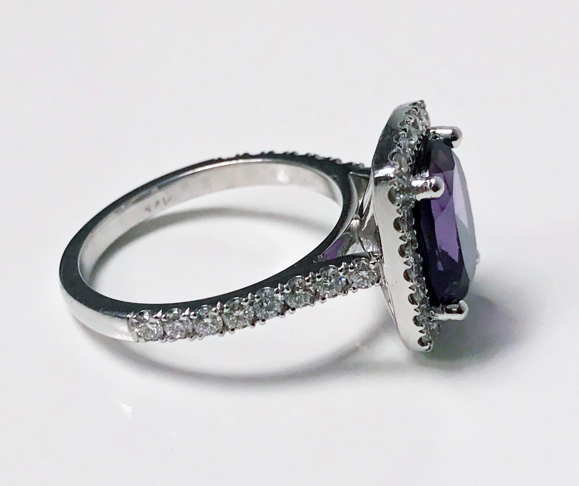 Amethyst and Diamond Gold Ring, 20th Century In Good Condition In Toronto, ON