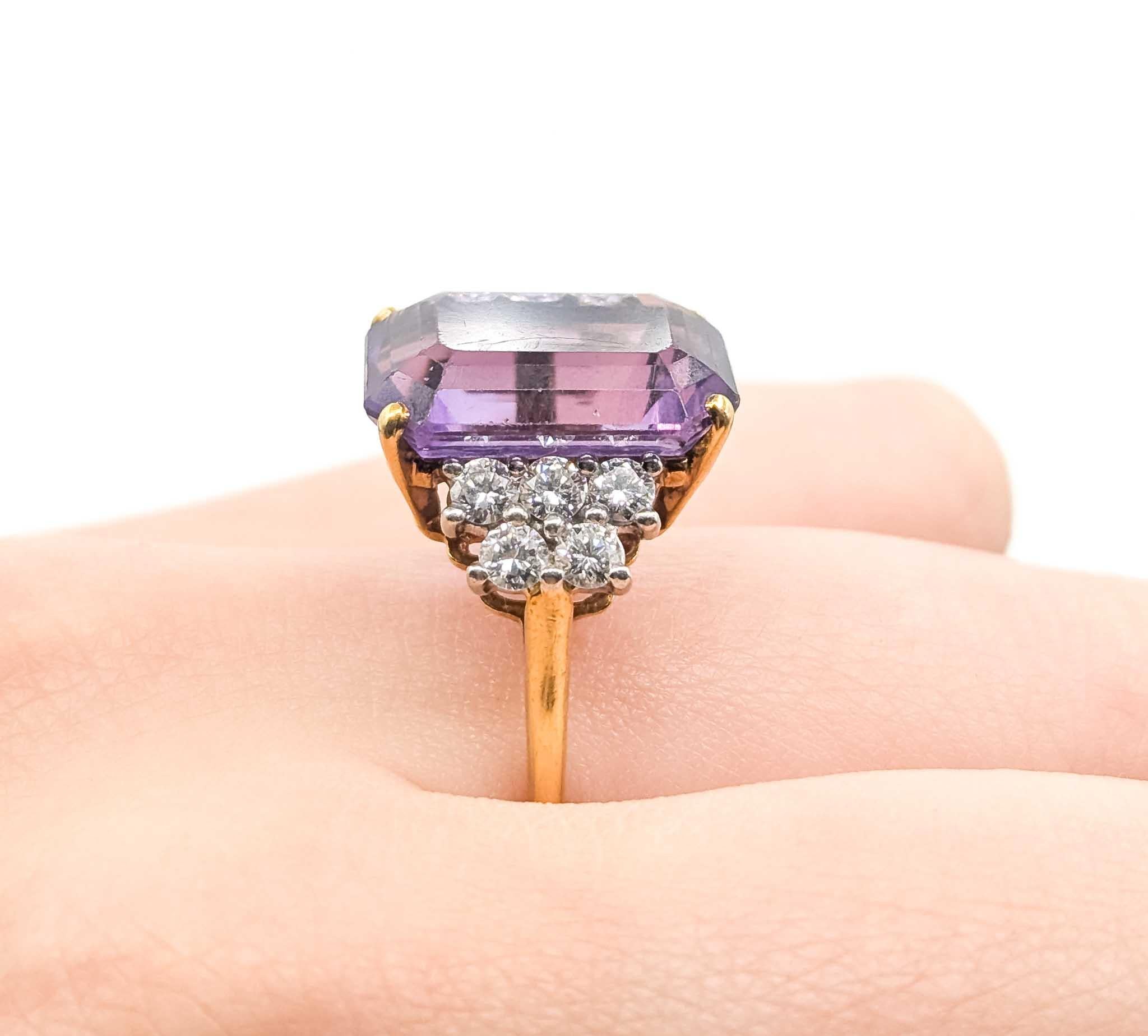 Taille émeraude Bague en or avec améthyste et diamant en vente